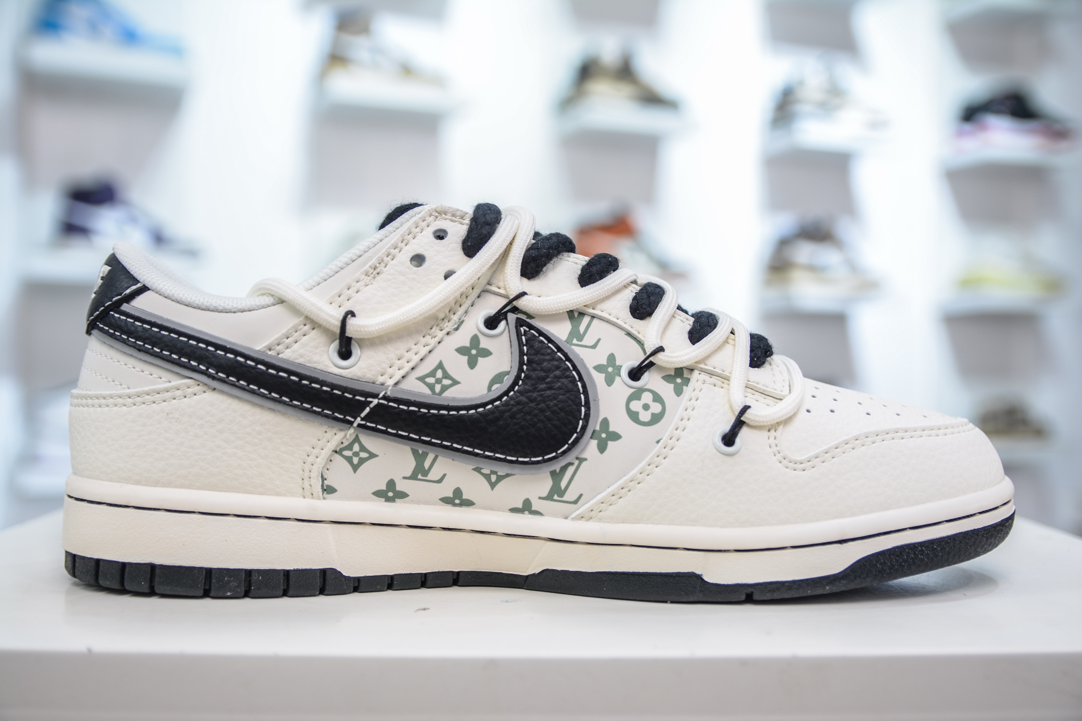 Nike SB Dunk Low x Louis Vuitton White Black, Premium Leather, Comfortable Fit 3 i1749234051832 2738 0 2