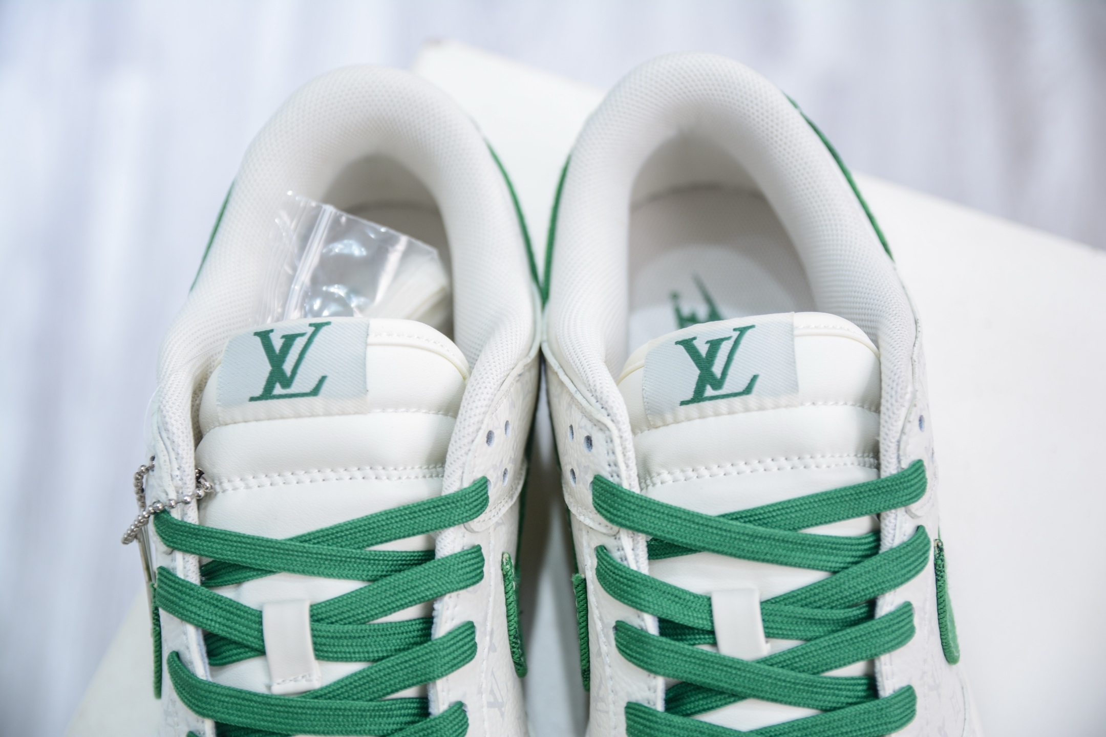 Nike SB Dunk Low x Louis Vuitton White Green Denim Collaboration Sneakers 8 i1749234102687 447 0 7