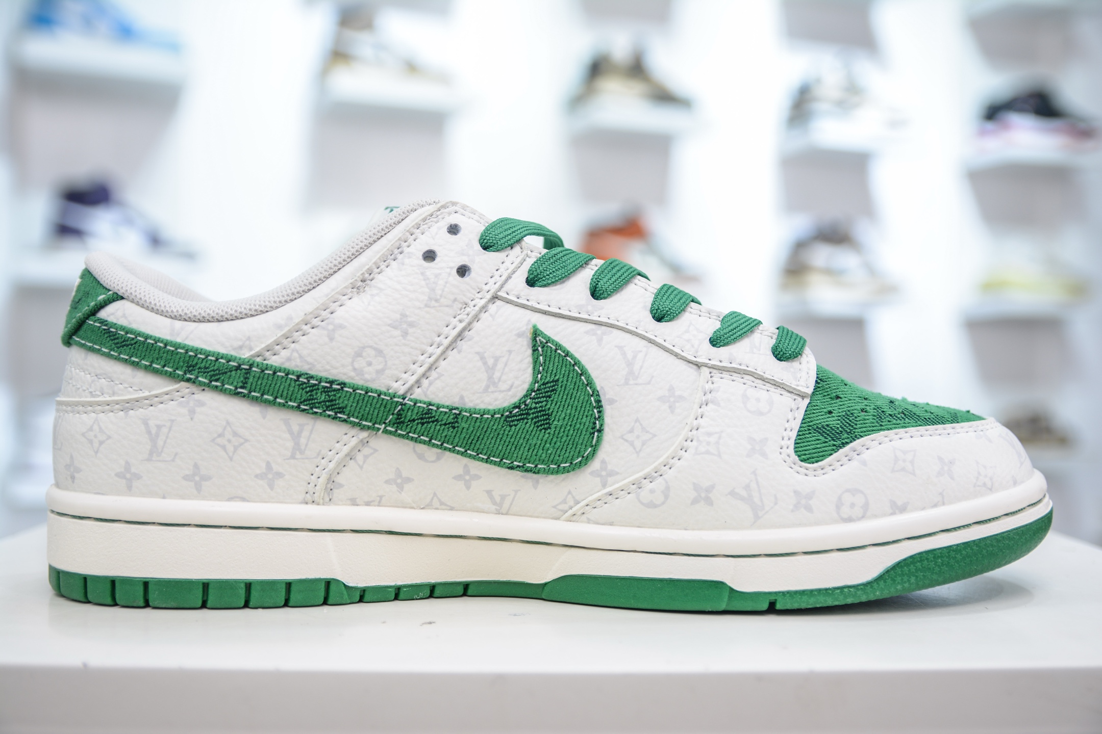 Nike SB Dunk Low x Louis Vuitton White Green Denim Collaboration Sneakers 3 i1749234104448 8293 0 2