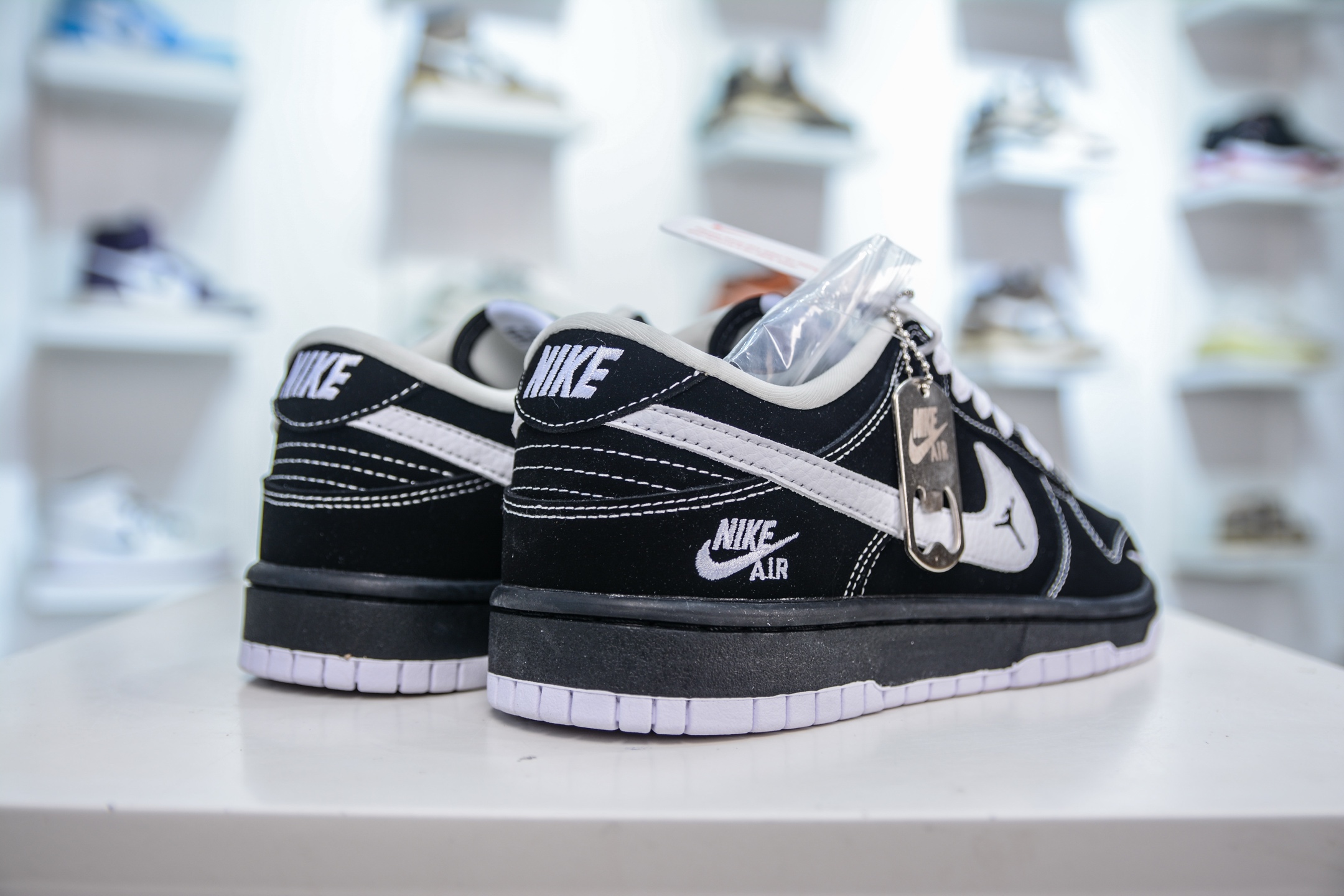 Nike SB Dunk Low x Nike Air 黑白 LW1818-117-莆田鞋,莆田鞋货源,高仿鞋,高仿鞋货源,安福档口,莆田高仿鞋,莆田鞋批发,高仿鞋批发,莆田高仿运动鞋,高仿运动鞋,莆田运动鞋 Nike SB Dunk Low x Nike Air 黑白 LW1818-117