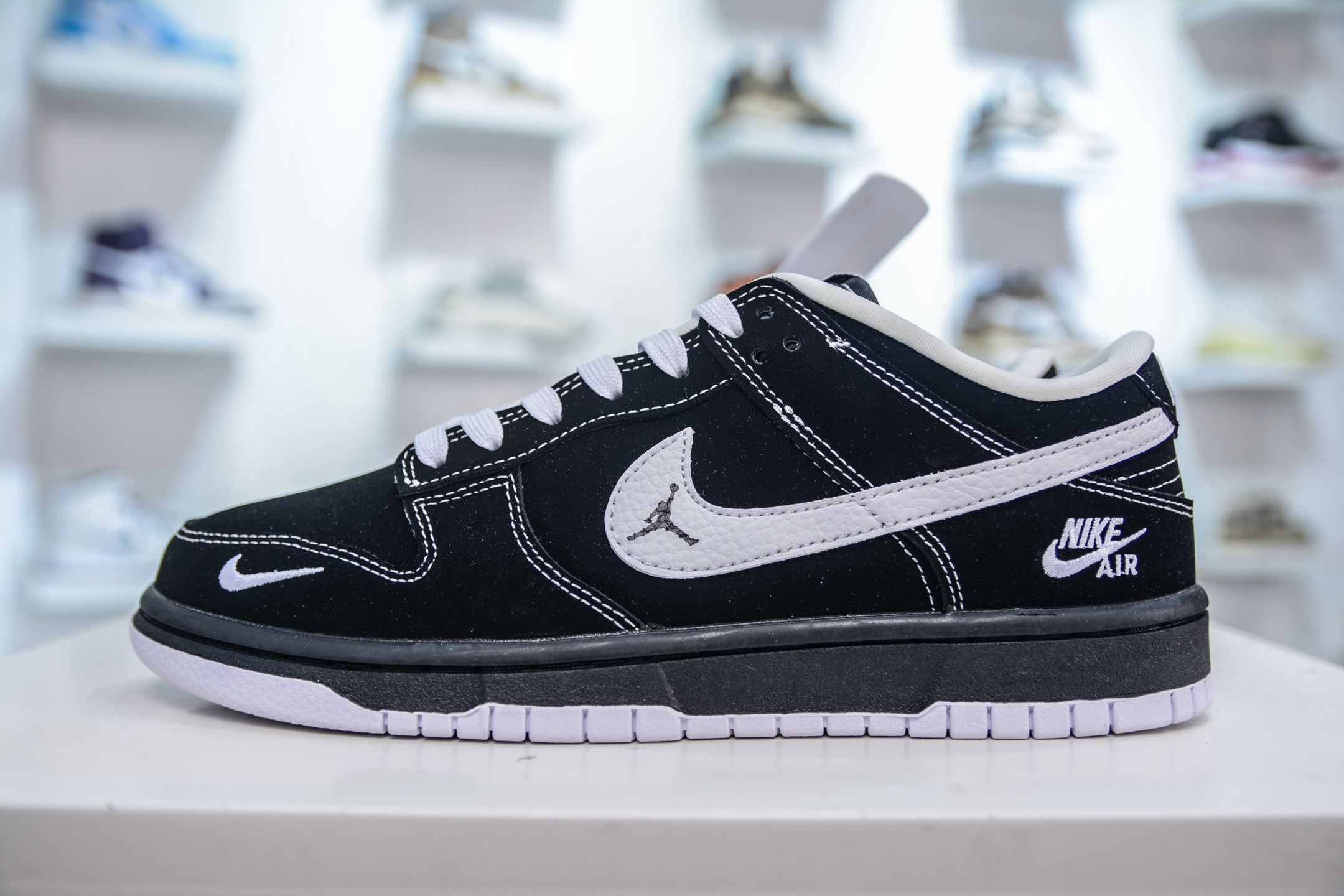 Nike SB Dunk Low x Nike Air 黑白 LW1818-117 Nike SB Dunk Low x Nike Air 黑白 LW1818-117