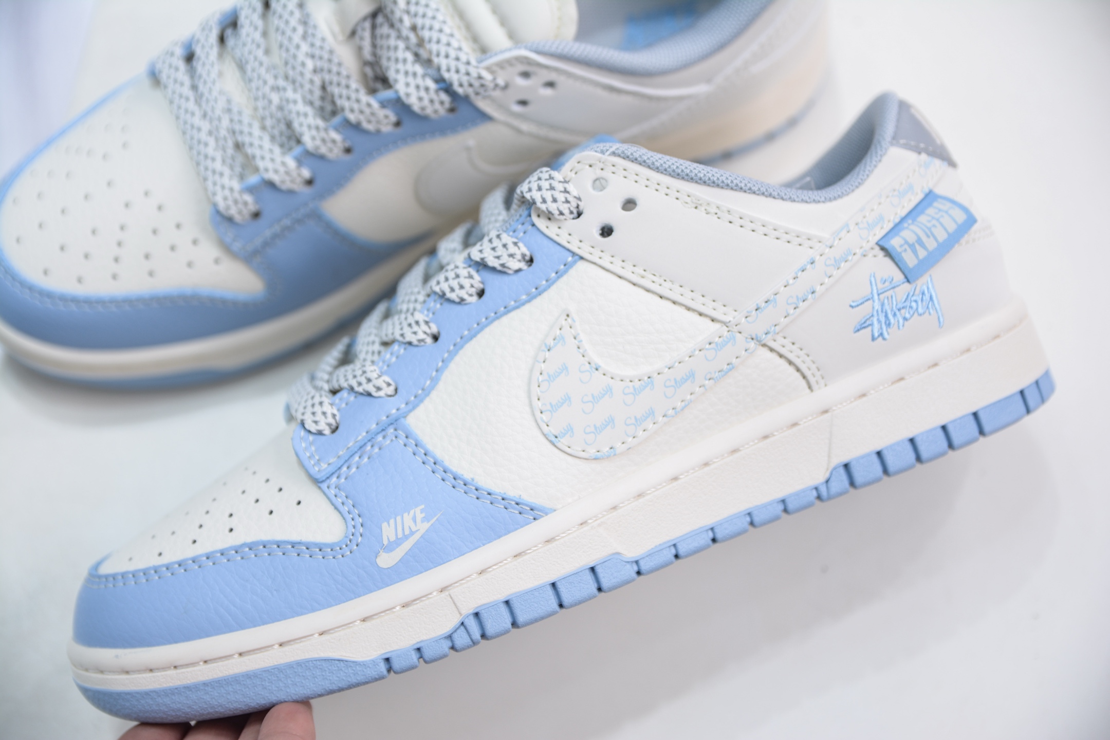 Nike SB Dunk Low x Stussy 斯图西联名-蓝白 XS6089-591-莆田鞋,莆田鞋货源,高仿鞋,高仿鞋货源,安福档口,莆田高仿鞋,莆田鞋批发,高仿鞋批发,莆田高仿运动鞋,高仿运动鞋,莆田运动鞋 Nike SB Dunk Low x Stussy 斯图西联名-蓝白 XS6089-591