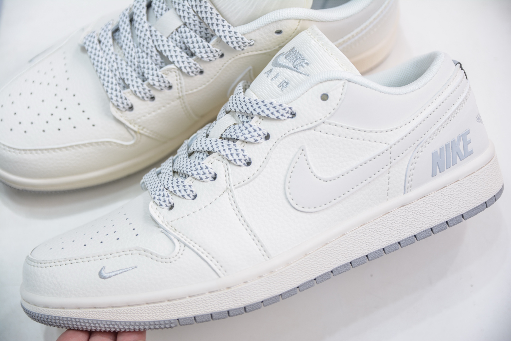 Air Jordan 1 Retro Low x NIKE 耐克联名-米白  XX3168-187