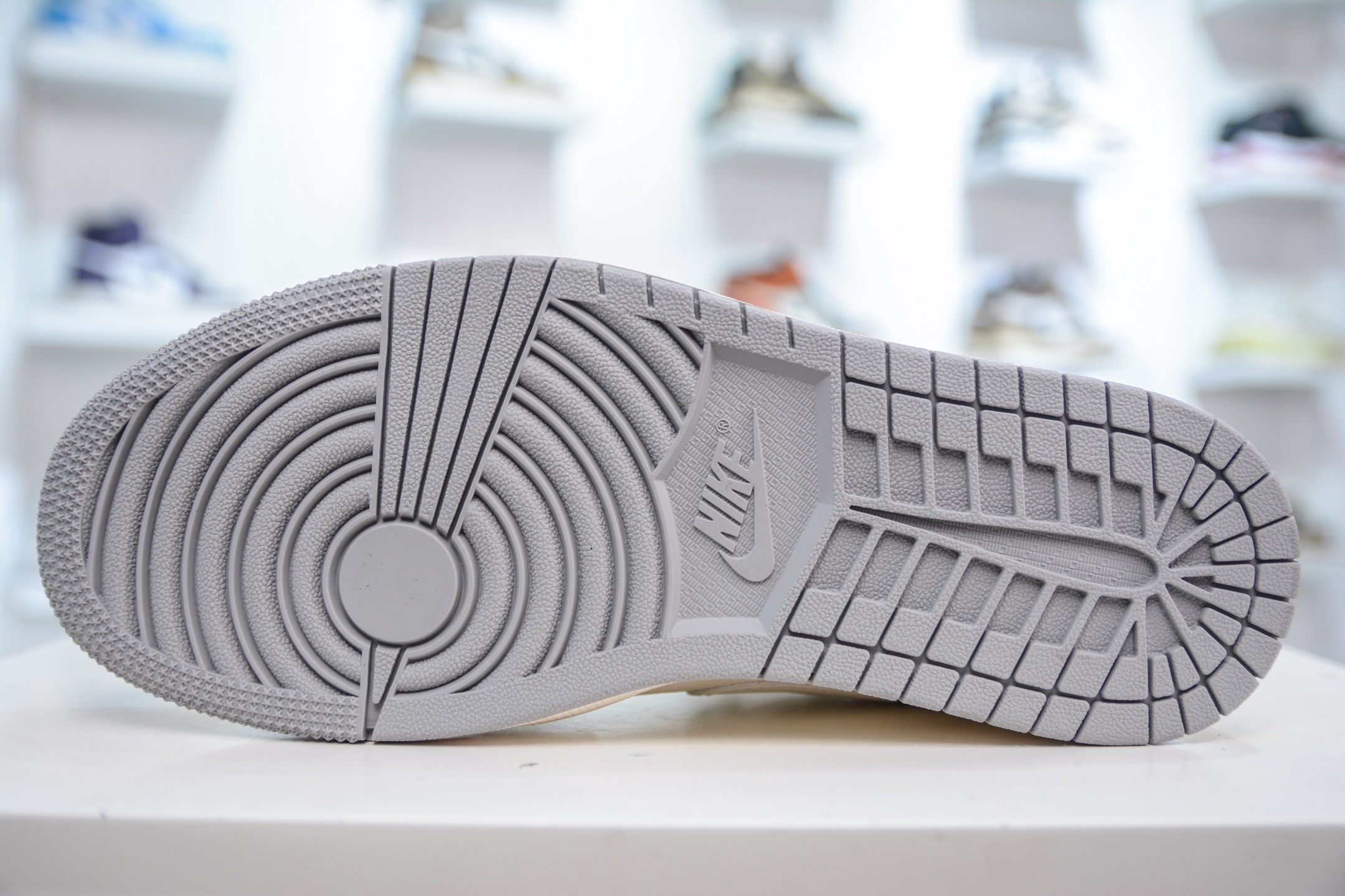 Air Jordan 1 Retro Low x NIKE 耐克联名-米白  XX3168-187