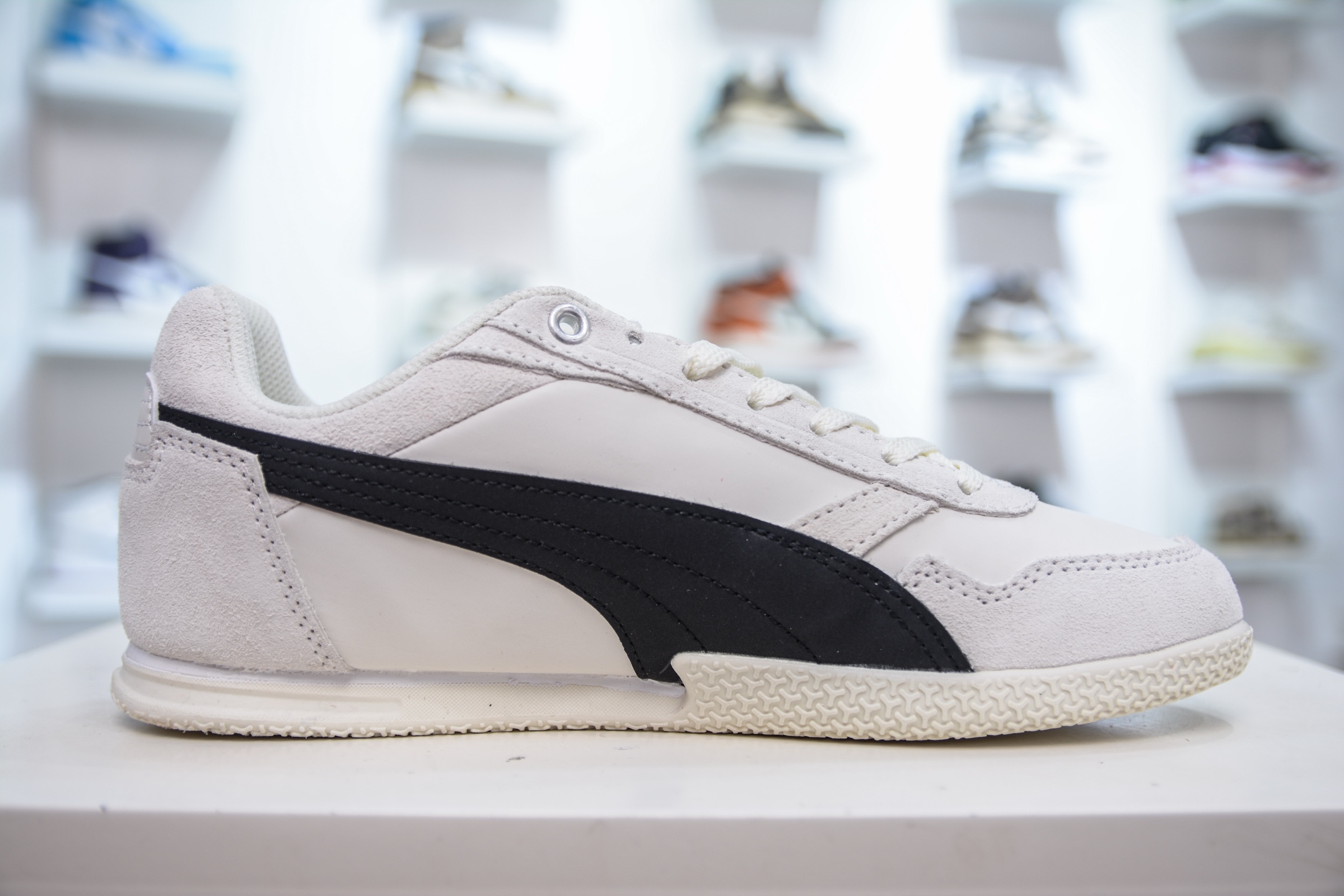 Puma Bella Donna Nylon Women's Retro Running Shoes - Lightweight & Breathable 4 i1749402362606 1549 0 2