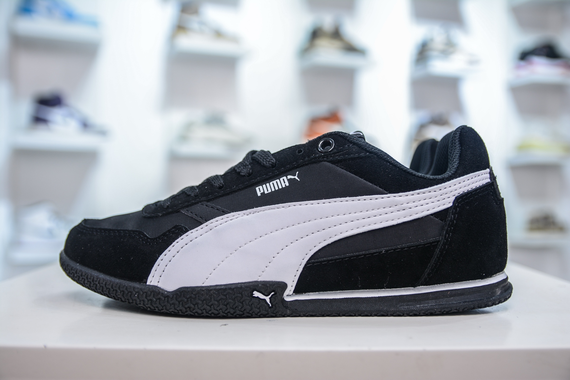 Puma Bella Donna Nylon Retro Running Shoe, Black/White, Lightweight & Breathable 2 i1749402406562 1613 0 0