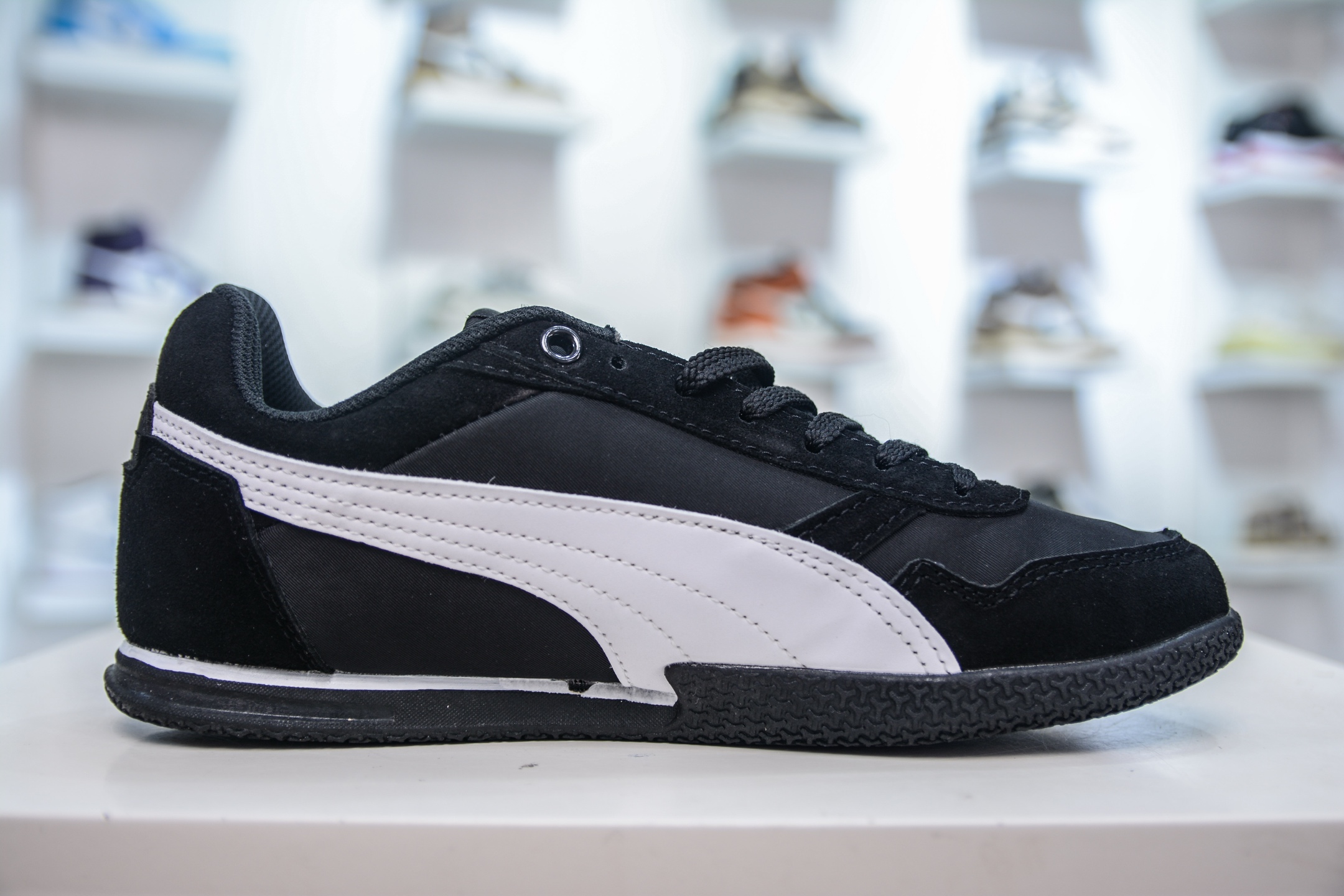 Puma Bella Donna Nylon Retro Running Shoe, Black/White, Lightweight & Breathable 4 i1749402406597 2221 0 2