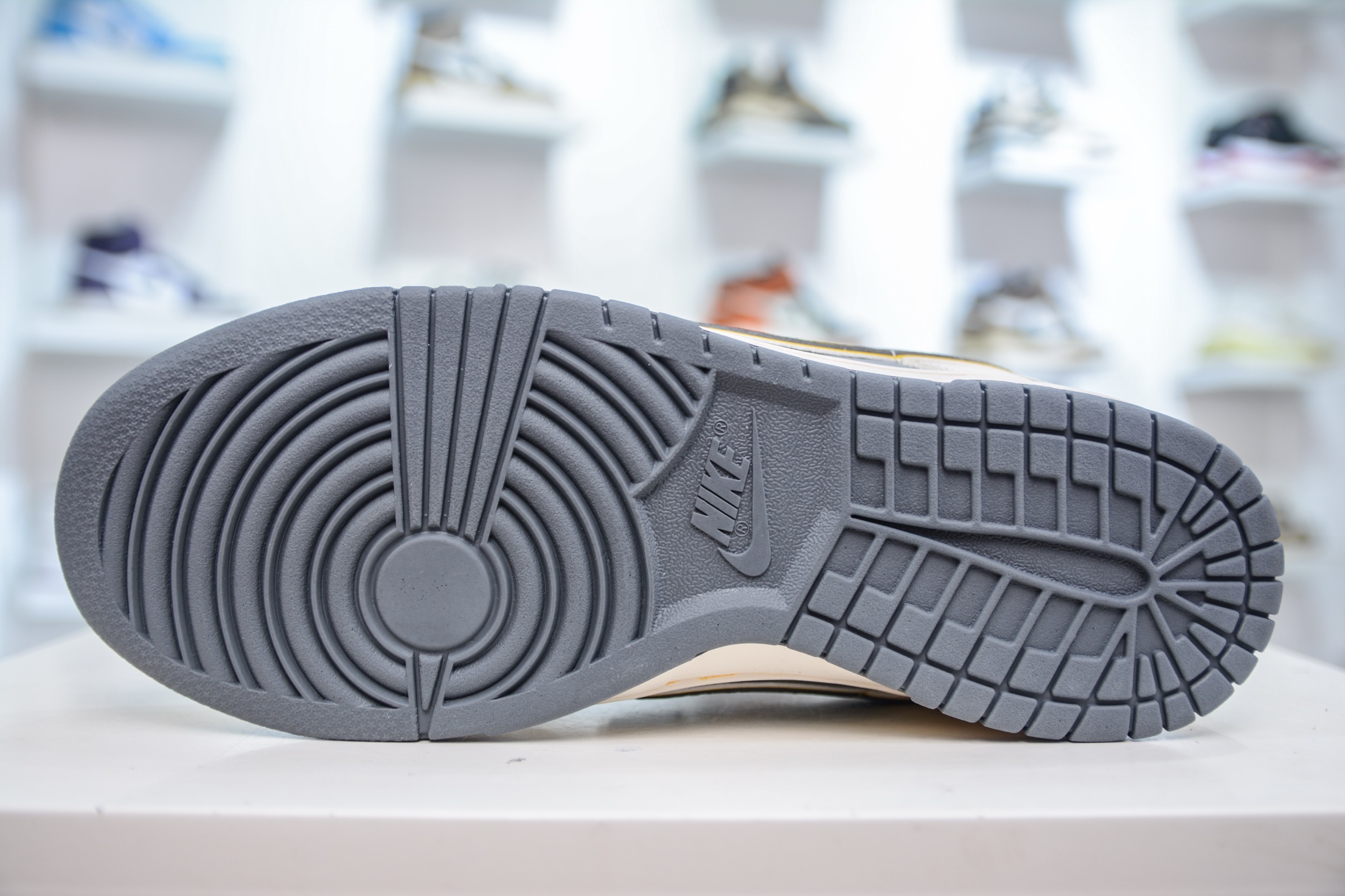 Xiaomi SU7 x Nike Dunk Low "Cambrian Gray" Collaboration Sneakers 5 i1749403290543 1218 0 4