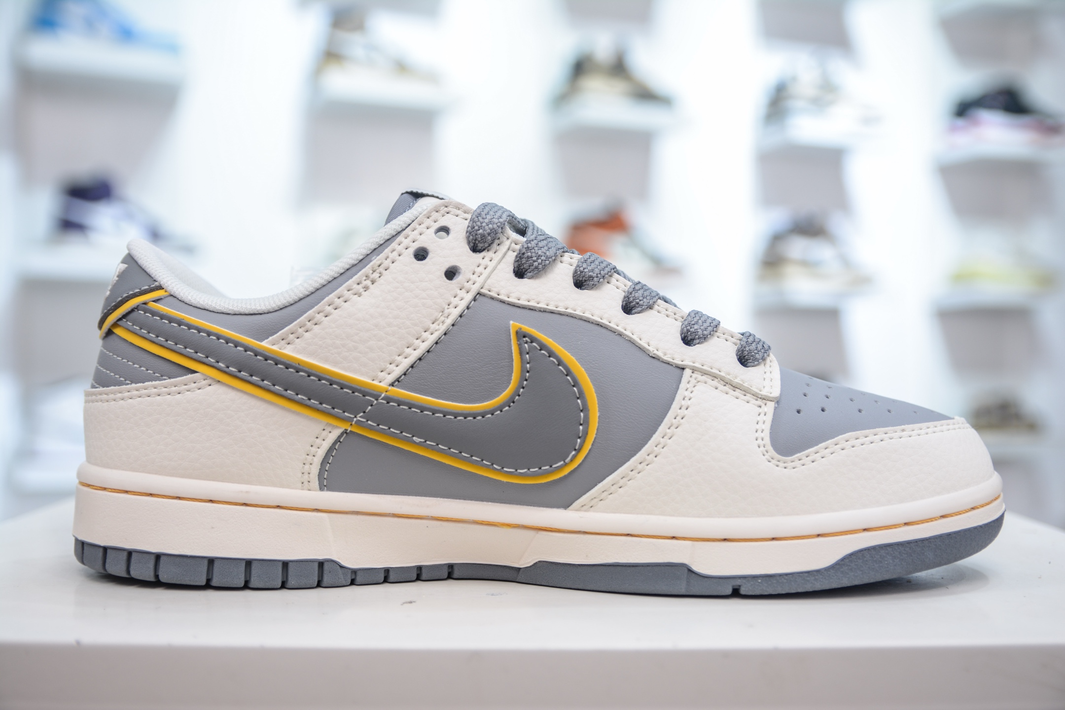 Xiaomi SU7 x Nike Dunk Low "Cambrian Gray" Collaboration Sneakers 3 i1749403290567 9804 0 2
