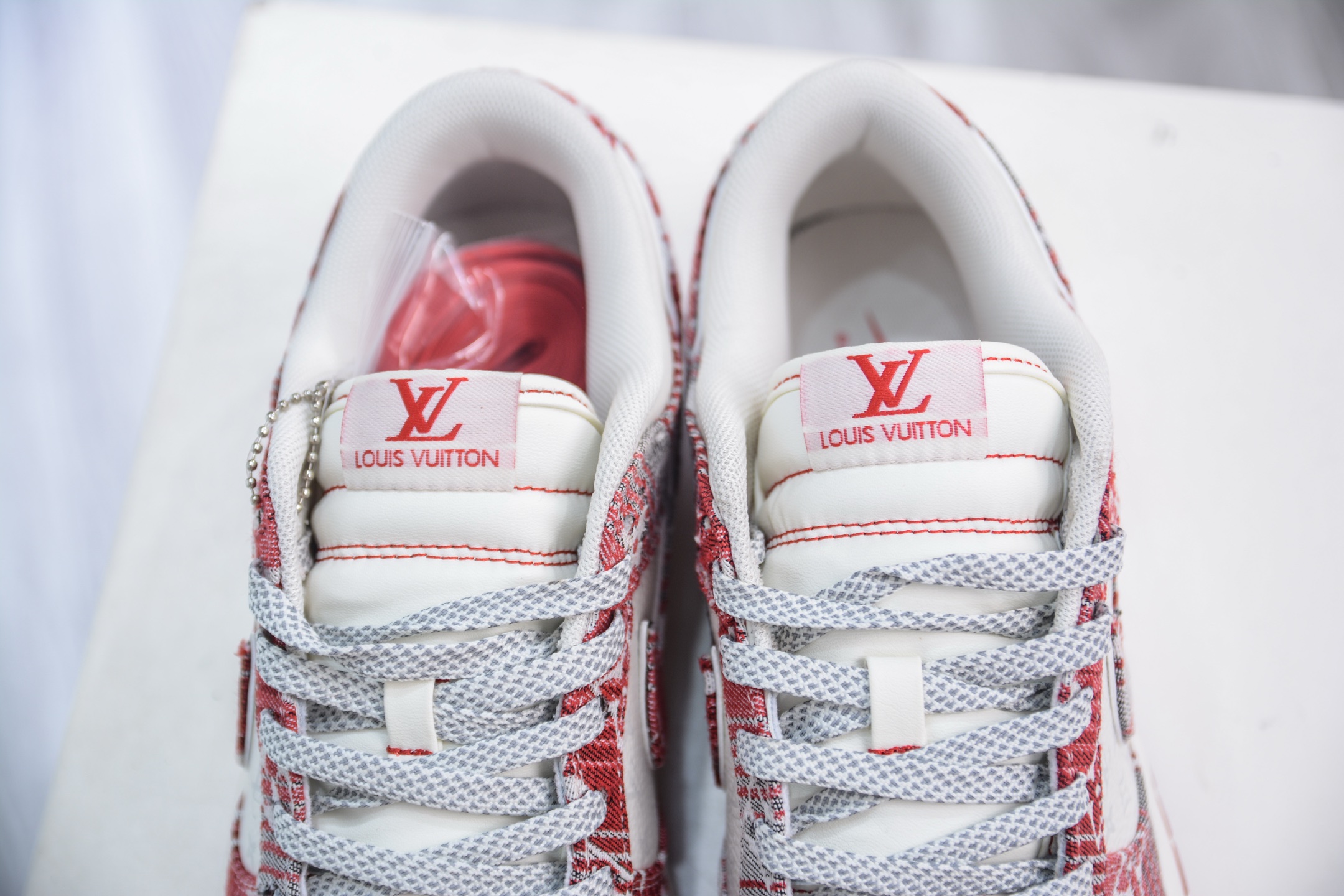 Nike SB Dunk Low x Louis Vuitton White Gray Red Denim Sneakers 8 i1749403404285 4436 0 7