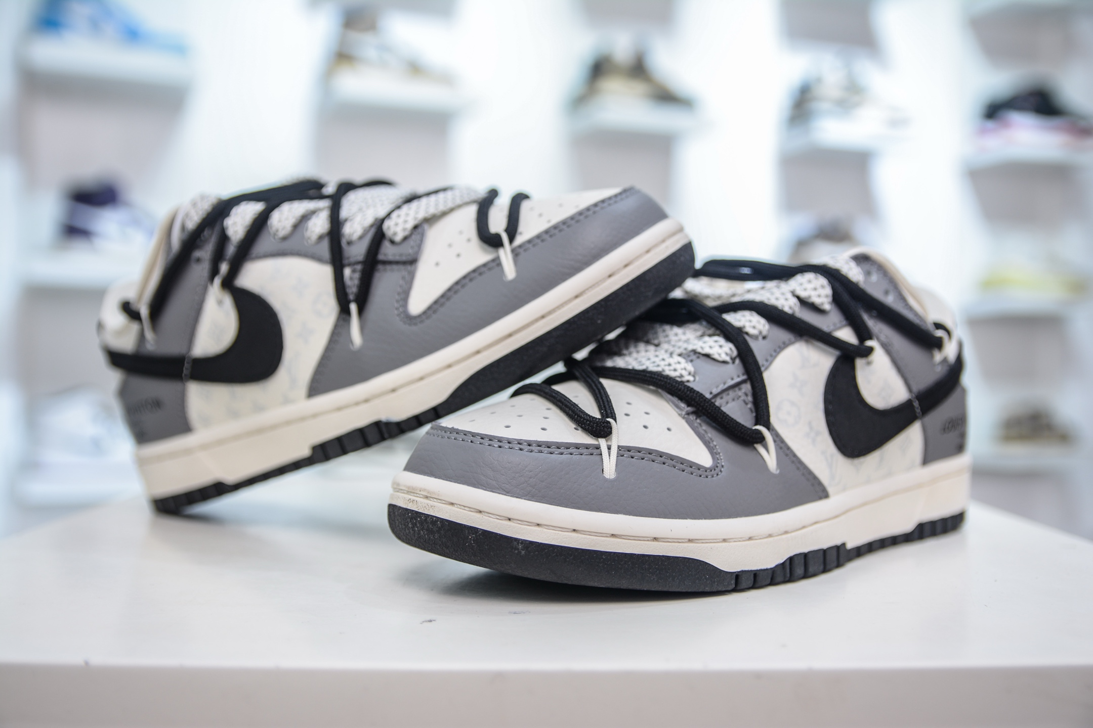 Nike SB Dunk Low x Louis Vuitton Collab Grey/White Designer Sneakers 4 i1749404374555 6221 0 3
