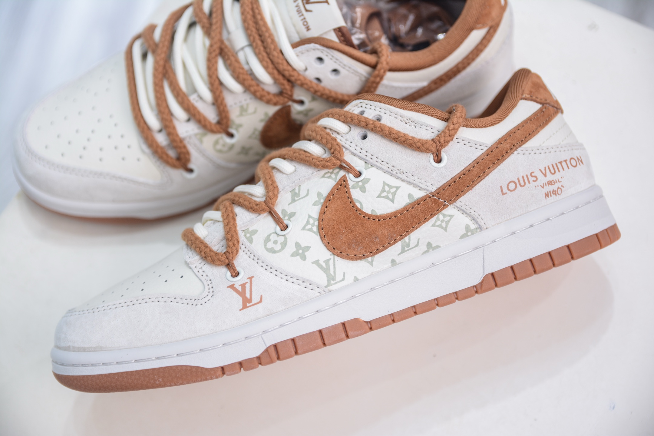Nike SB Dunk Low X Louis Vuitton Collab Sneakers - Limited Edition 8 i1749404468695 6553 0 6