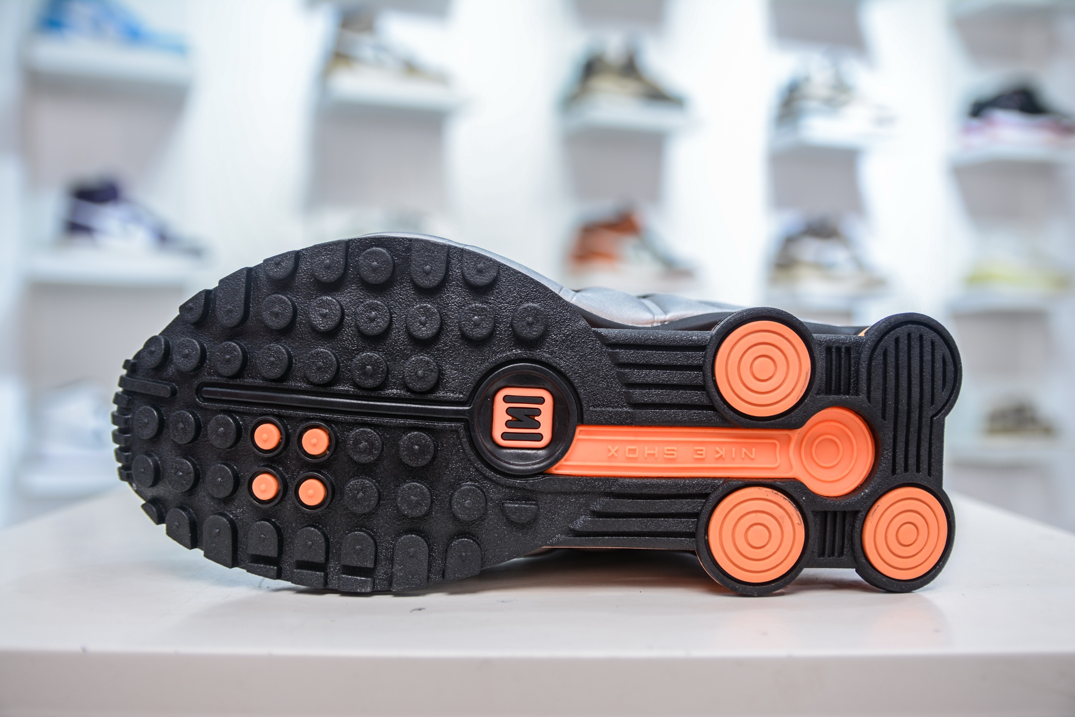 Nike Shox MR4: Classic Millennium Style with Shox Cushioning System 5 i1749404712373 8147 0 4