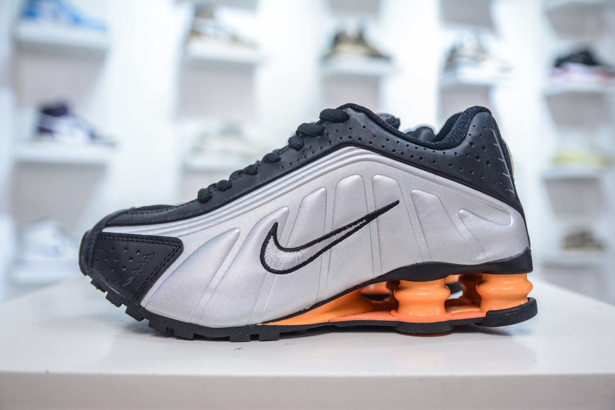 Nike Shox MR4: Classic Millennium Style with Shox Cushioning System 1 i1749404712390 6953 0 0