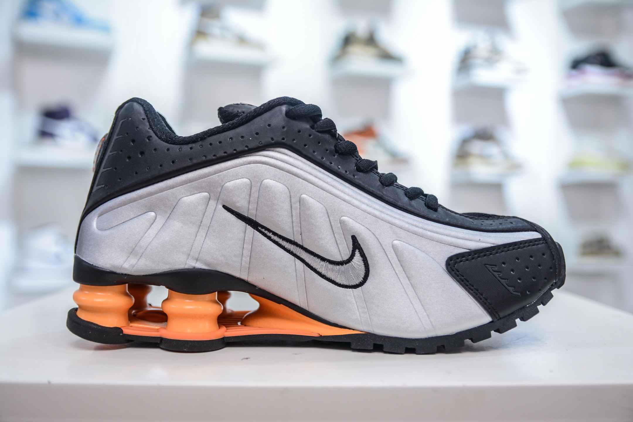 Nike Shox MR4: Classic Millennium Style with Shox Cushioning System 3 i1749404712424 1473 0 2