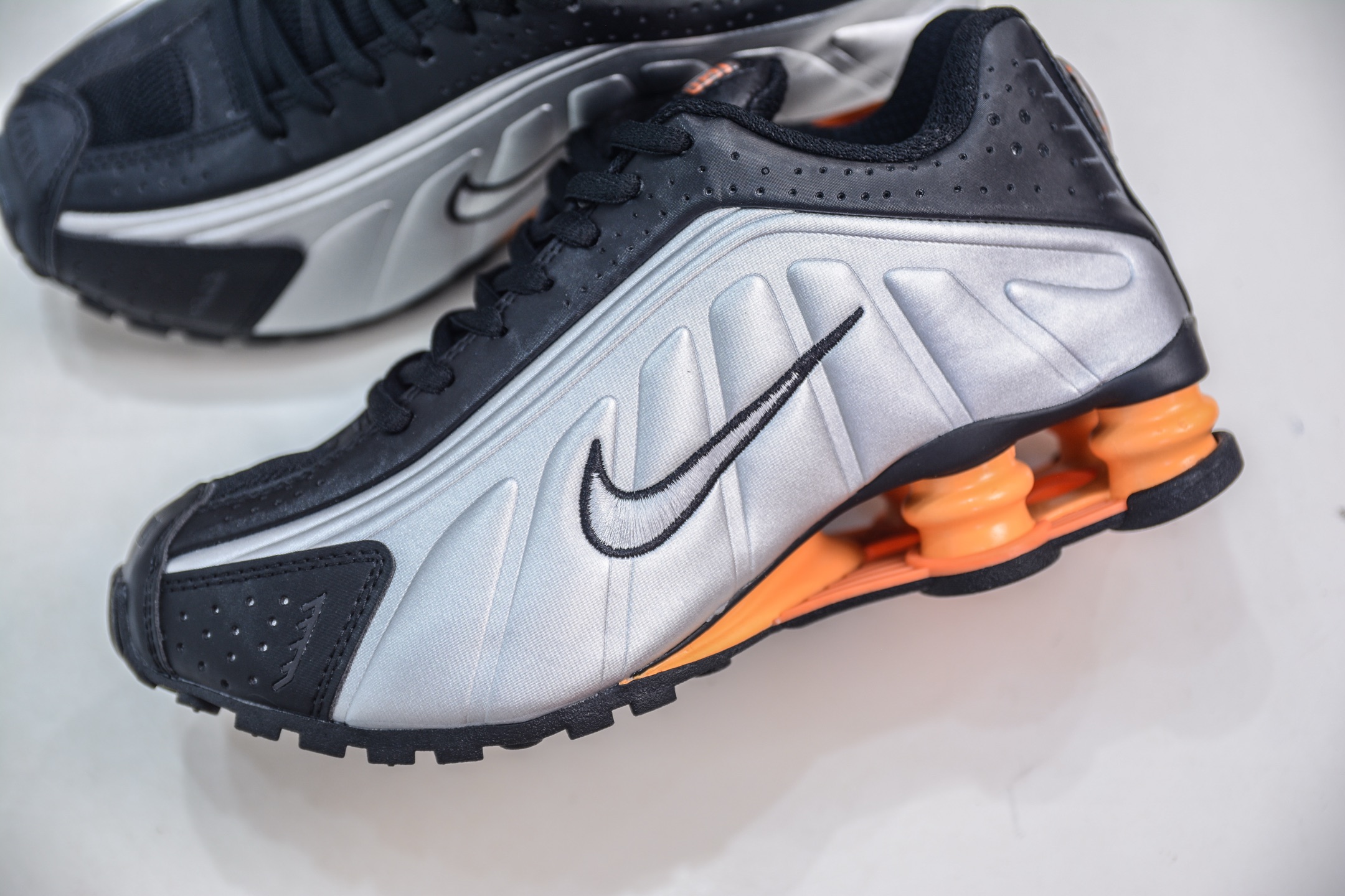 Nike Shox MR4: Classic Millennium Style with Shox Cushioning System 7 i1749404713426 2830 0 6