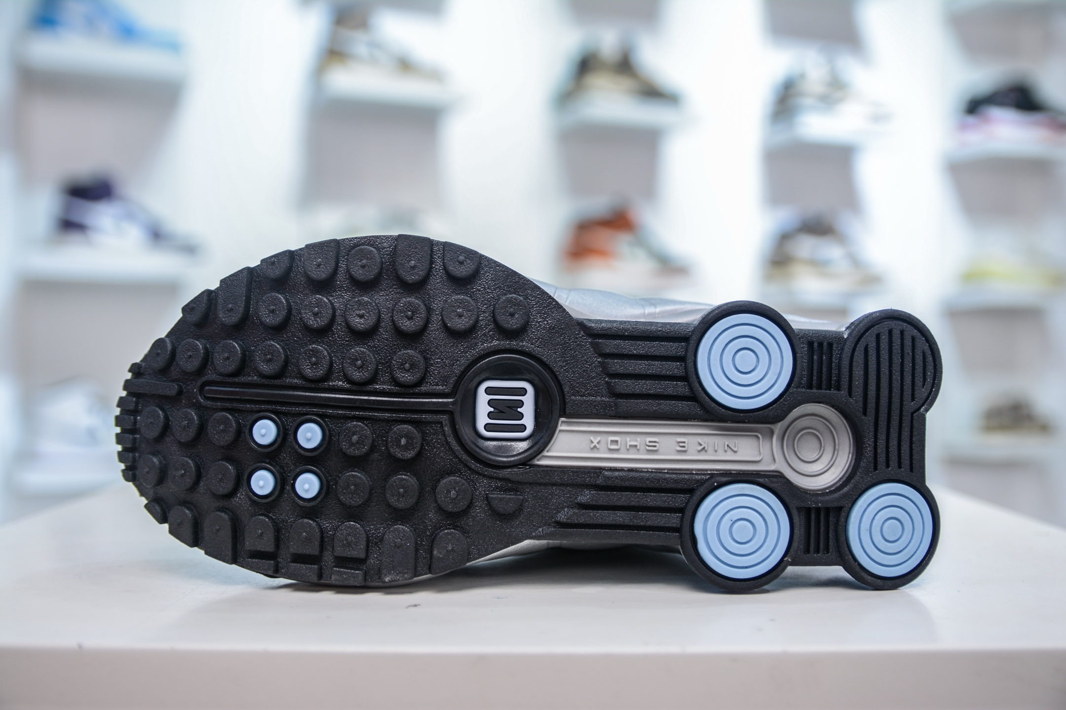 Nike Shox MR4: Classic Millennium Shoe with Shox Cushioning System - Black/Silver 5 i1749404757559 6517 0 4