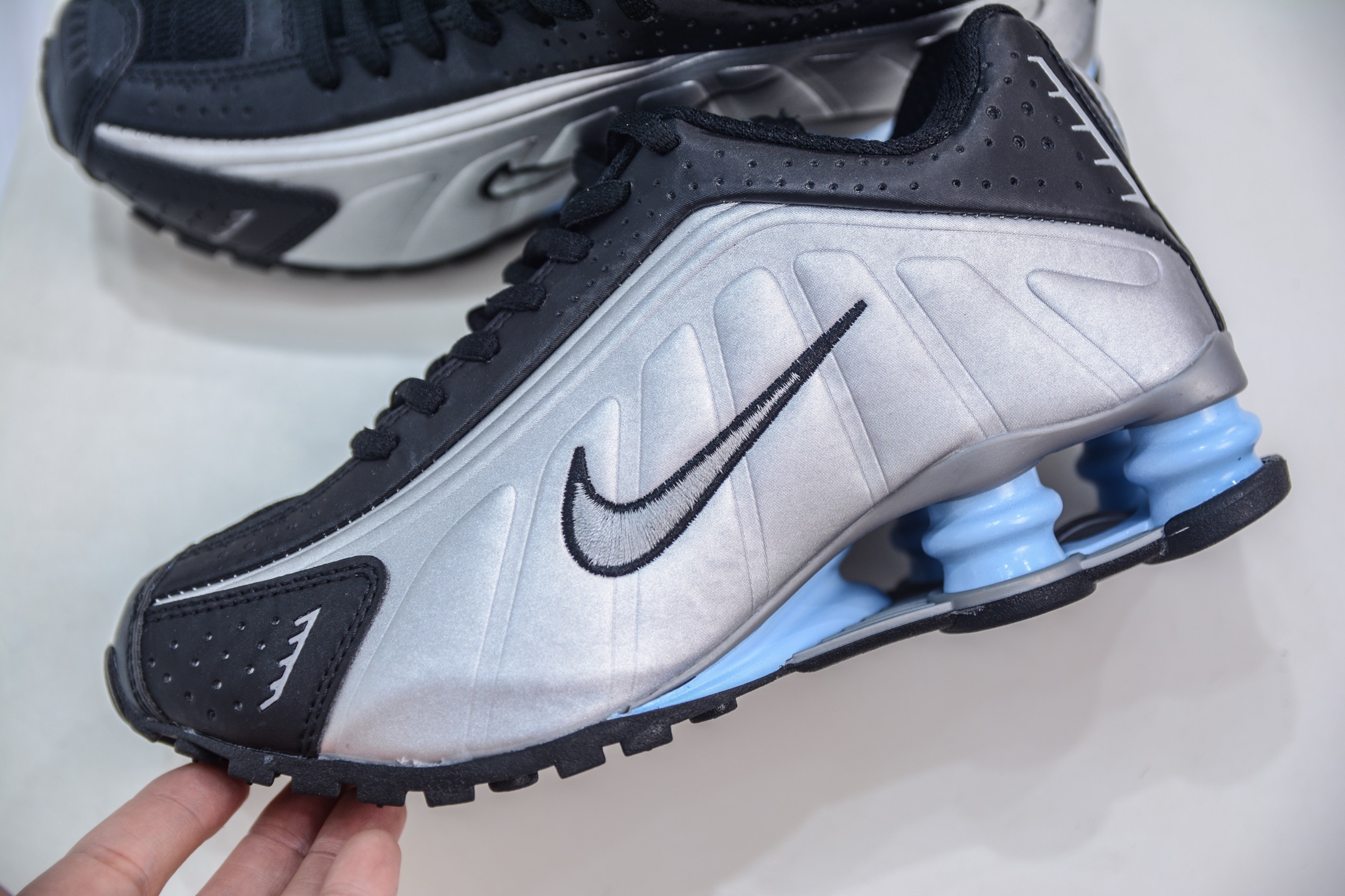 Nike Shox MR4: Classic Millennium Shoe with Shox Cushioning System - Black/Silver 7 i1749404758695 5409 0 6