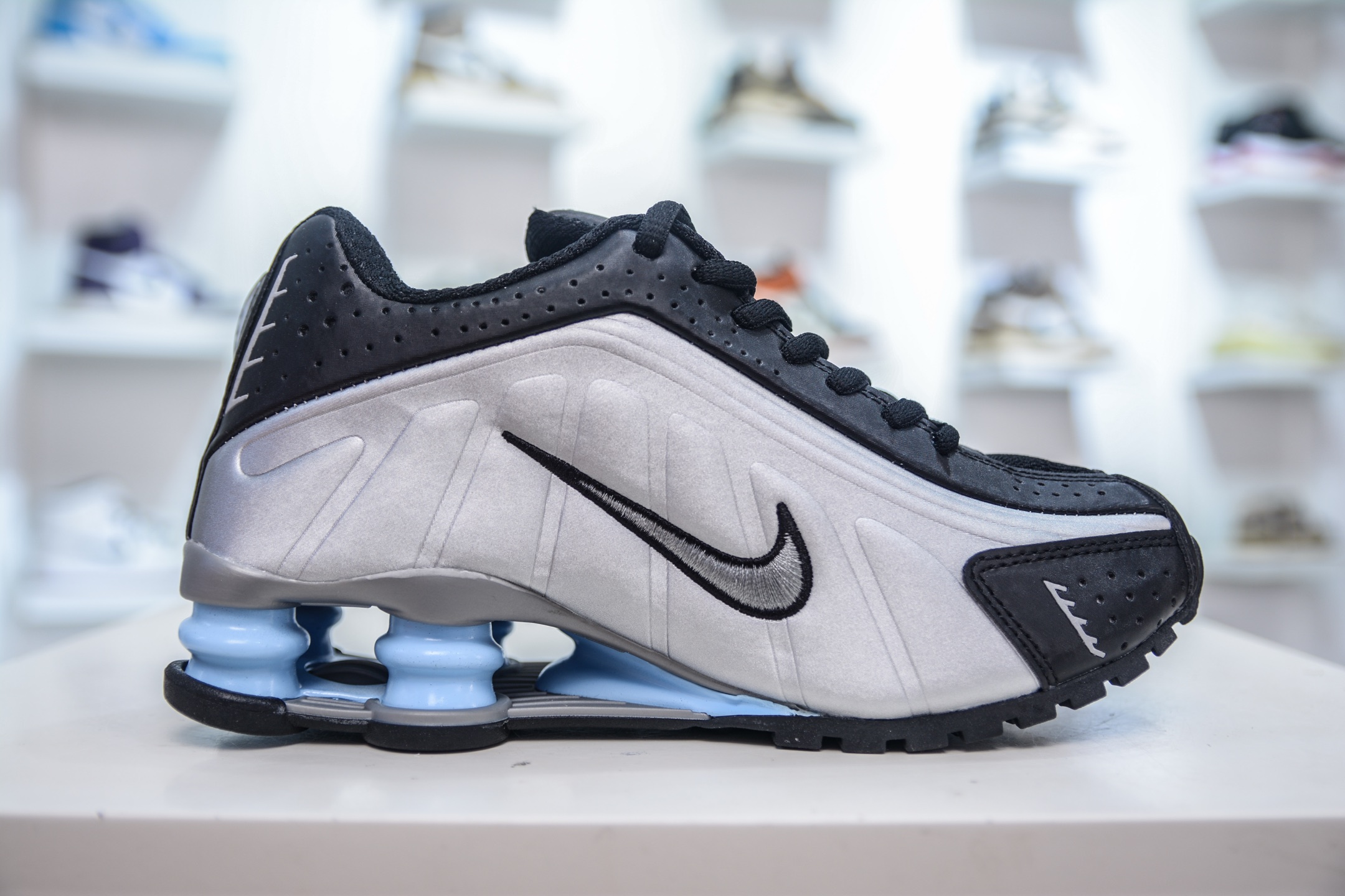 Nike Shox MR4: Classic Millennium Shoe with Shox Cushioning System - Black/Silver 3 i1749404758726 7703 0 2