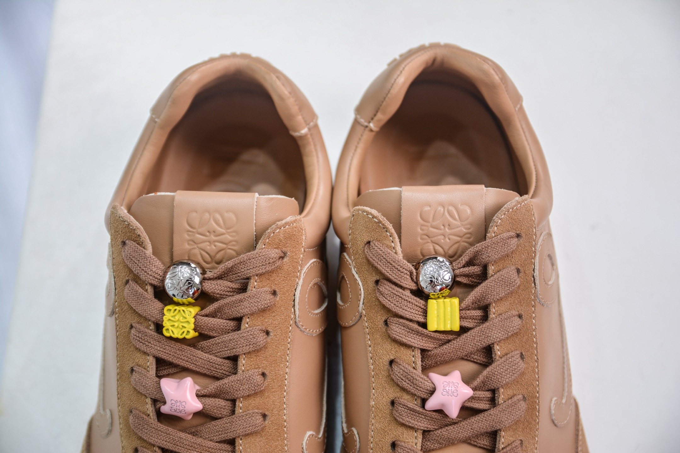 Loewe Ballet Runner 2.0 Sneakers - Leather & Suede Mix - Retro Style 10 i1749405046147 5016 0 8