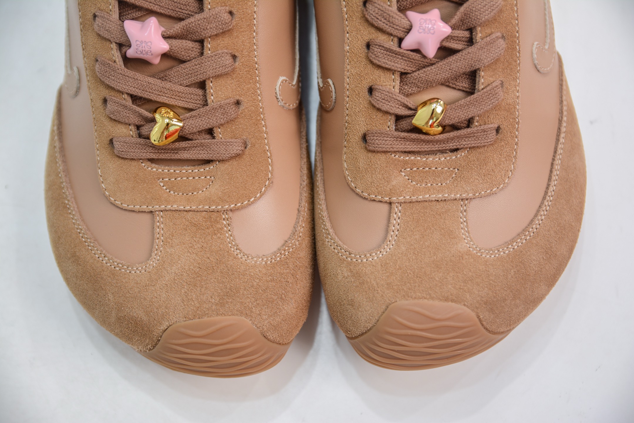 Loewe Ballet Runner 2.0 Sneakers - Leather & Suede Mix - Retro Style 9 i1749405046177 2992 0 7