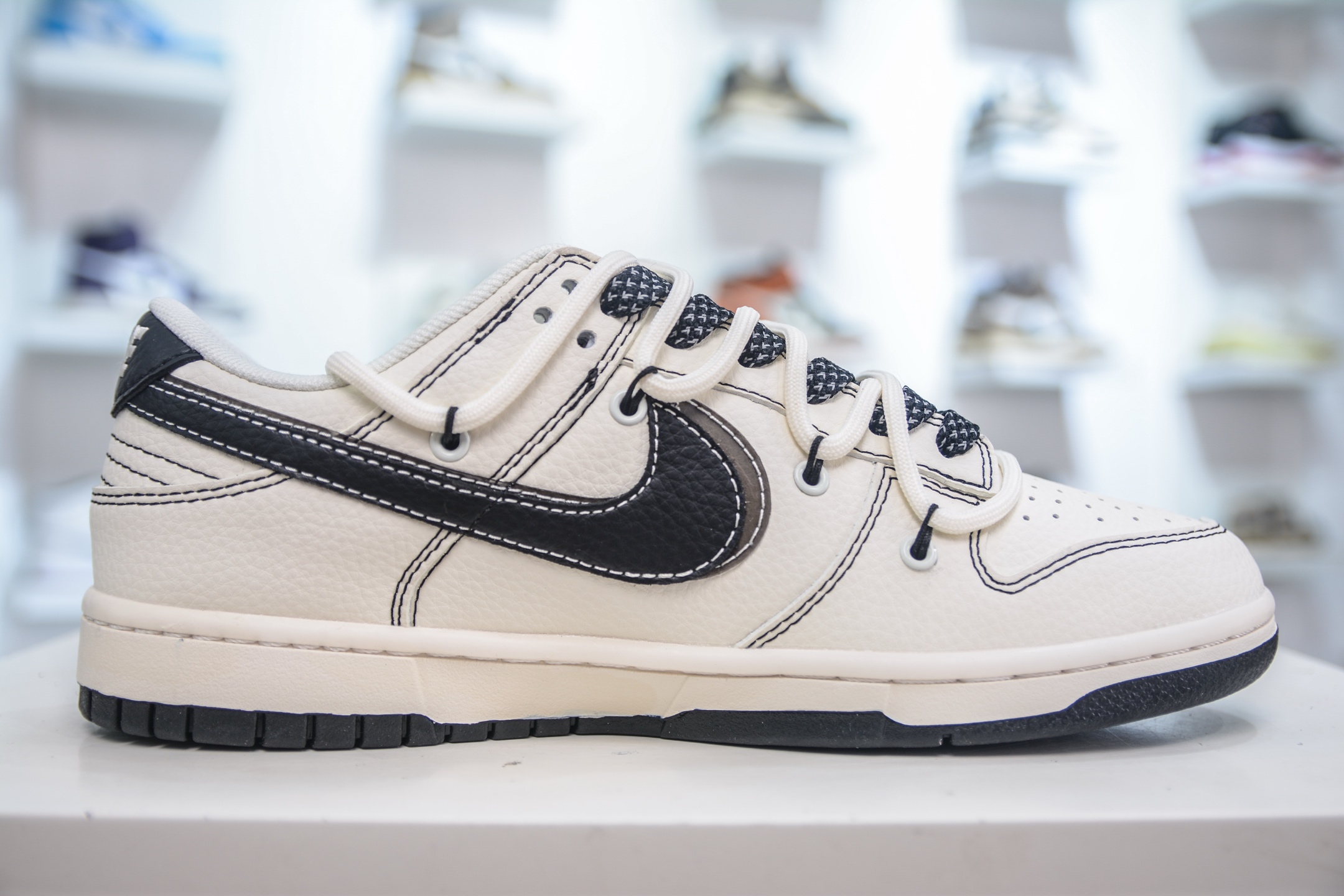 Nike SB Dunk Low x Louis Vuitton White Black, Premium Leather, Limited Edition 3 i1749484116182 8148 0 2