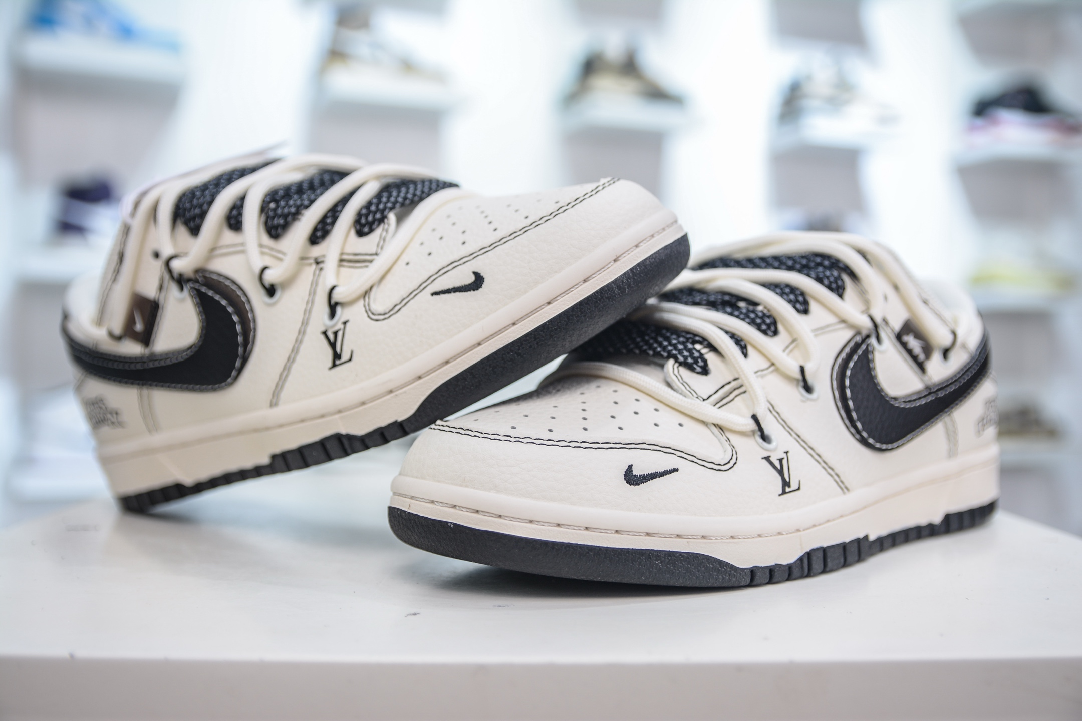 Nike SB Dunk Low x Louis Vuitton White Black, Premium Leather, Limited Edition 4 i1749484116420 4493 0 3