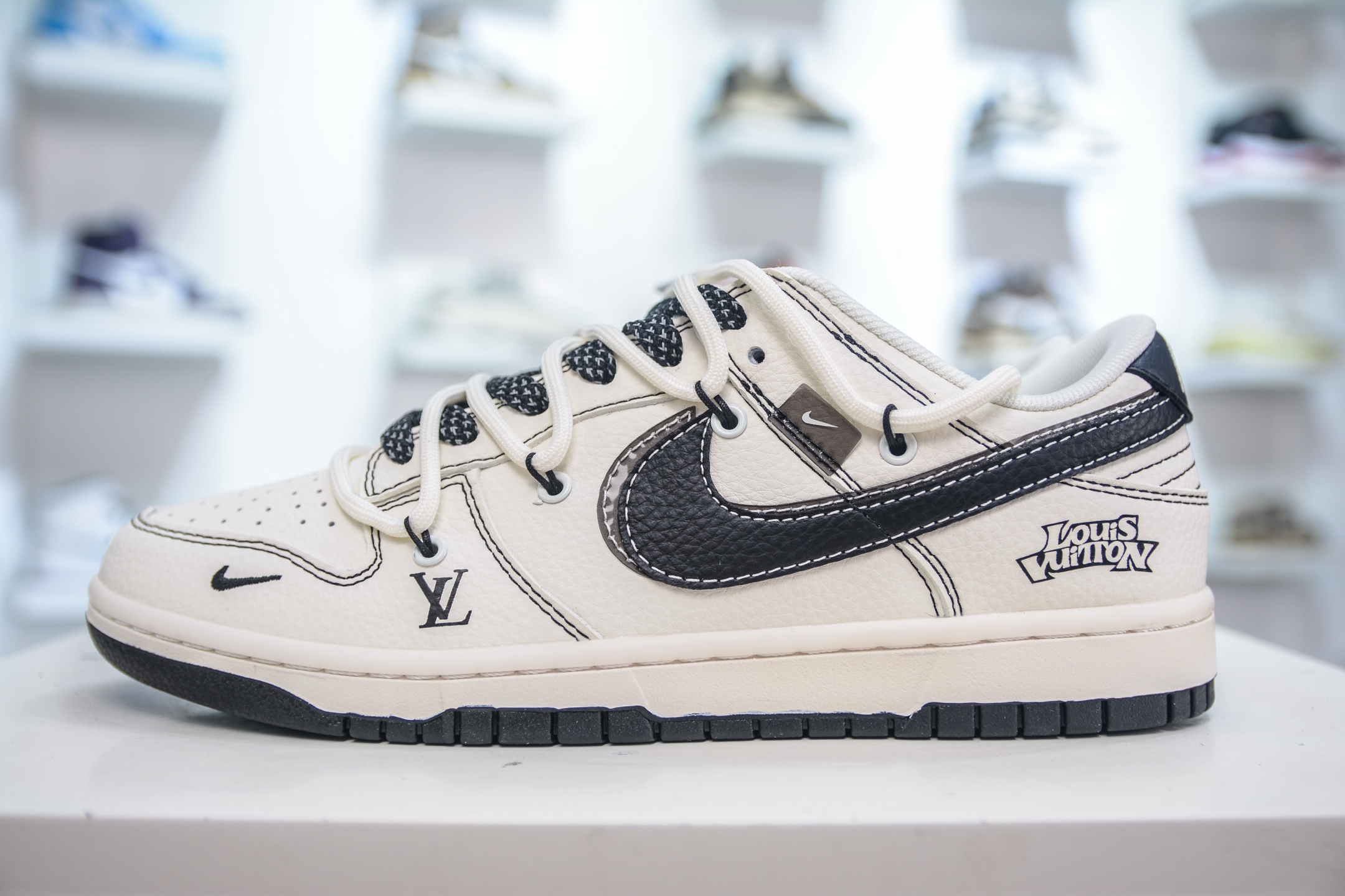 Nike SB Dunk Low x Louis Vuitton White Black, Premium Leather, Limited Edition 1 i1749484117851 1427 0 0
