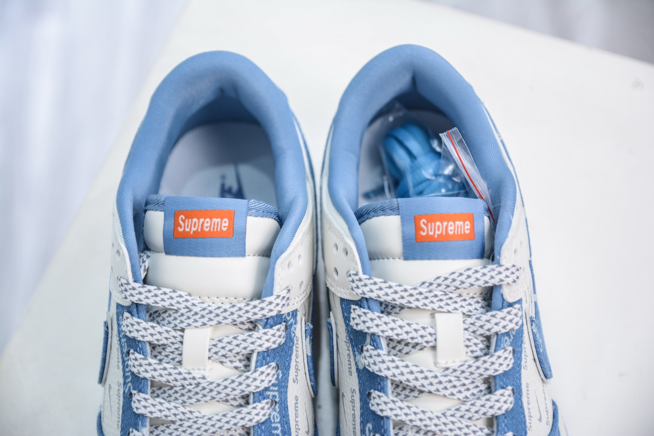 Nike SB Dunk Low x Supreme Collab White Blue Denim Sneakers 9 i1749484173087 6409 0 7