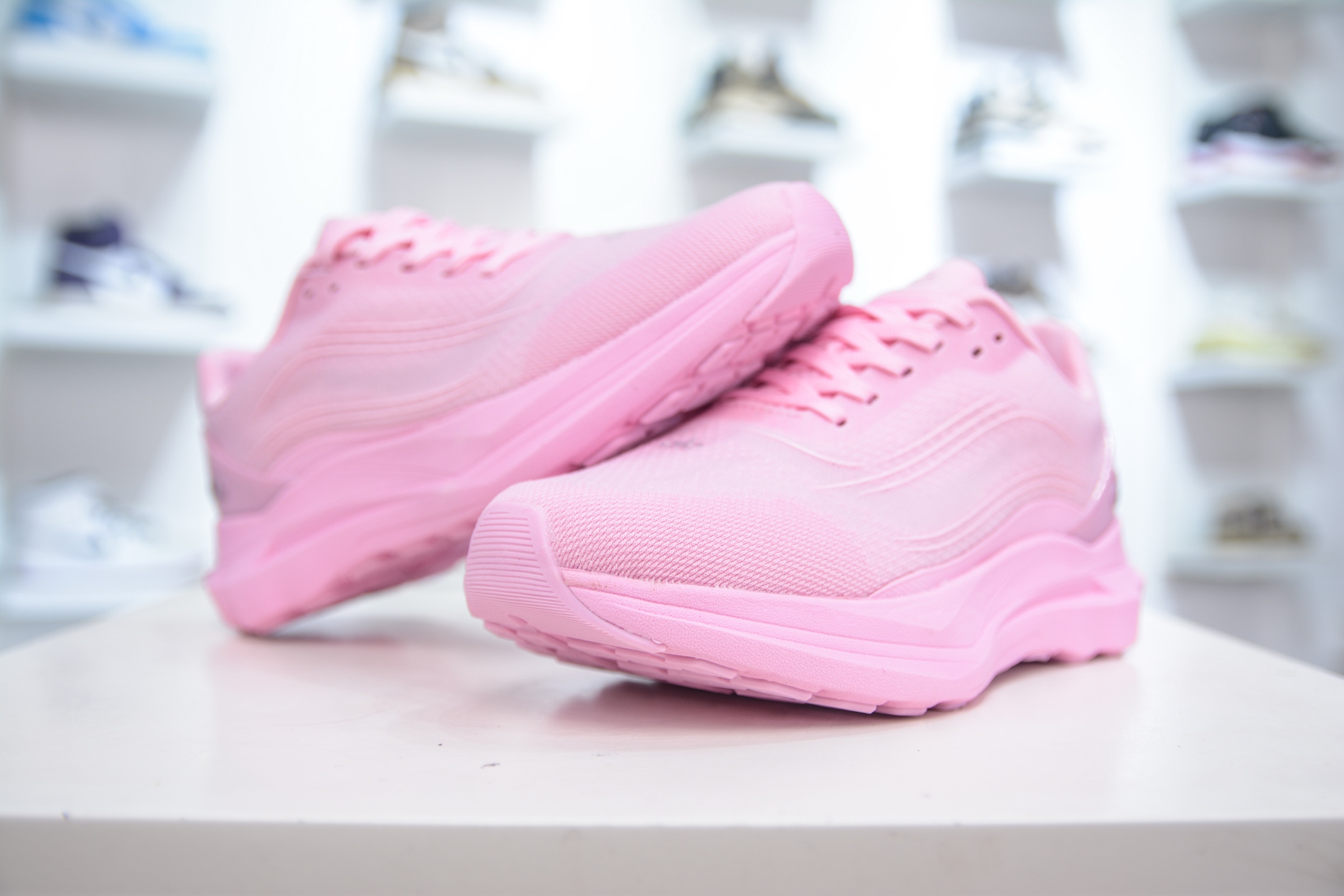 Alo yoga Alo Runner 舒适百搭防滑耐磨低帮跑步鞋