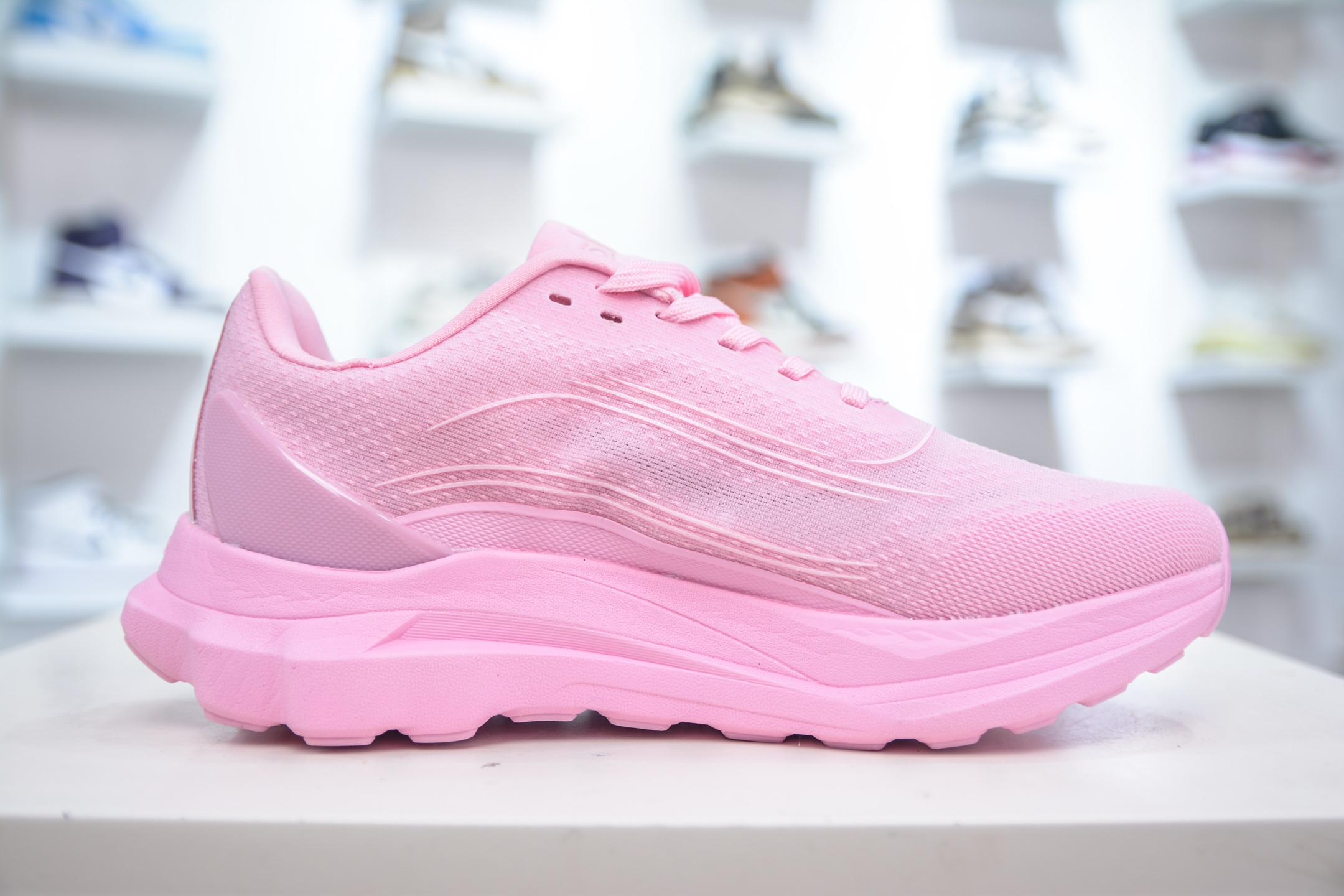 Alo yoga Alo Runner 舒适百搭防滑耐磨低帮跑步鞋