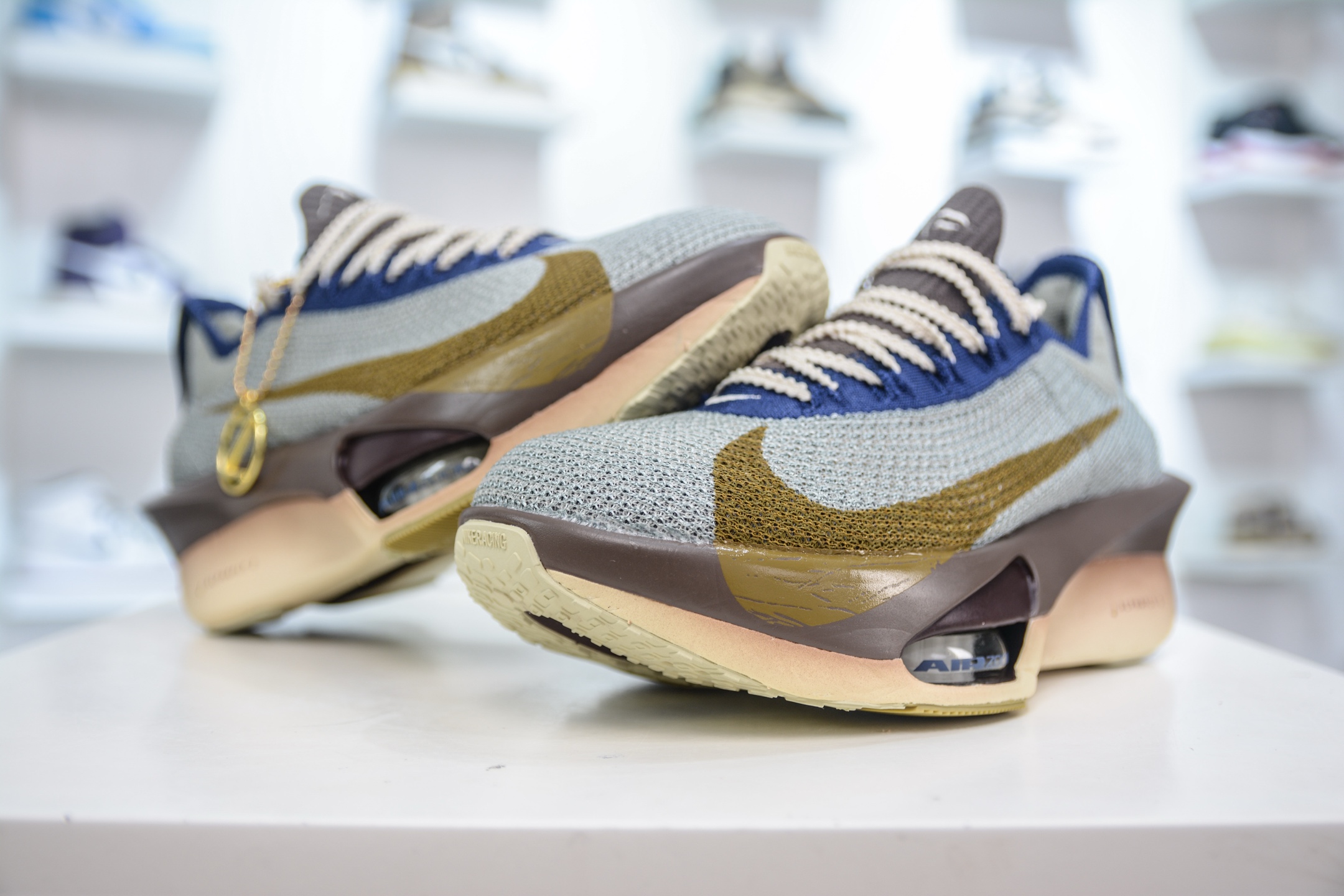 NK Air Zoom Alphafly 3 阿尔法飞行3代系列马拉松轻量竞速运动跑鞋  HV4318-320