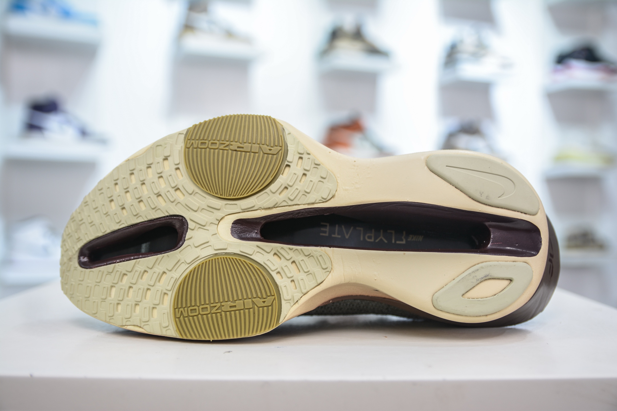 NK Air Zoom Alphafly 3 阿尔法飞行3代系列马拉松轻量竞速运动跑鞋  HV4318-320