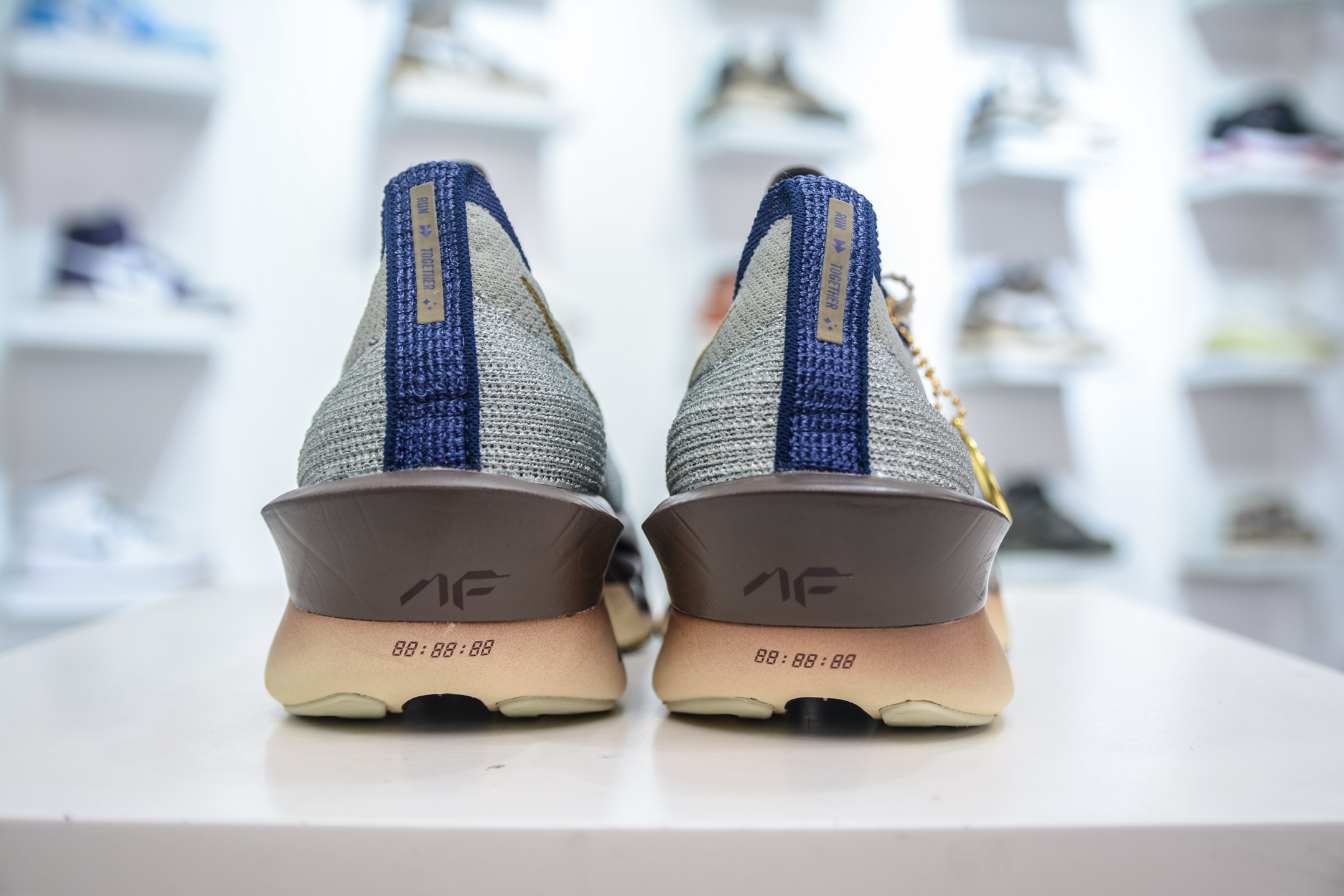 NK Air Zoom Alphafly 3 阿尔法飞行3代系列马拉松轻量竞速运动跑鞋  HV4318-320