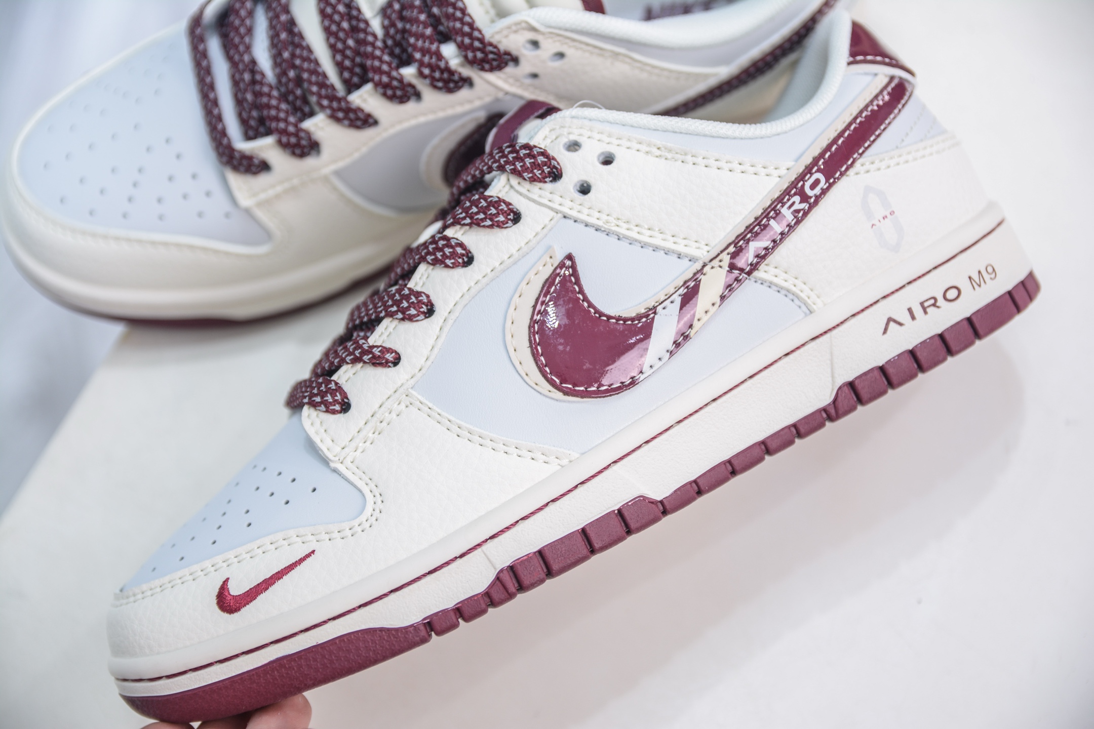 Nike SB Dunk Low 问界M9联名-白红彩勾  FC1688-236