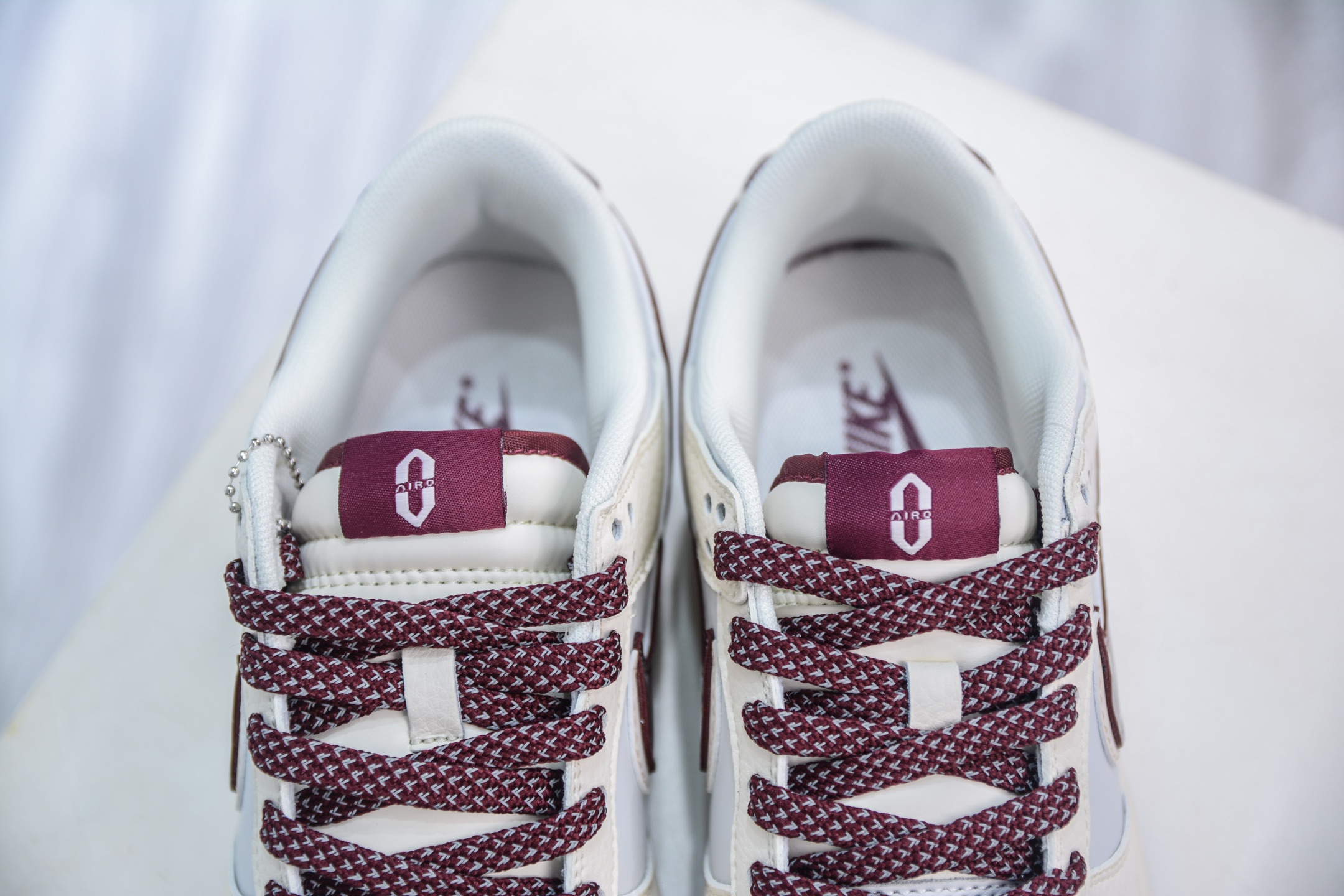 Nike SB Dunk Low 问界M9联名-白红彩勾  FC1688-236