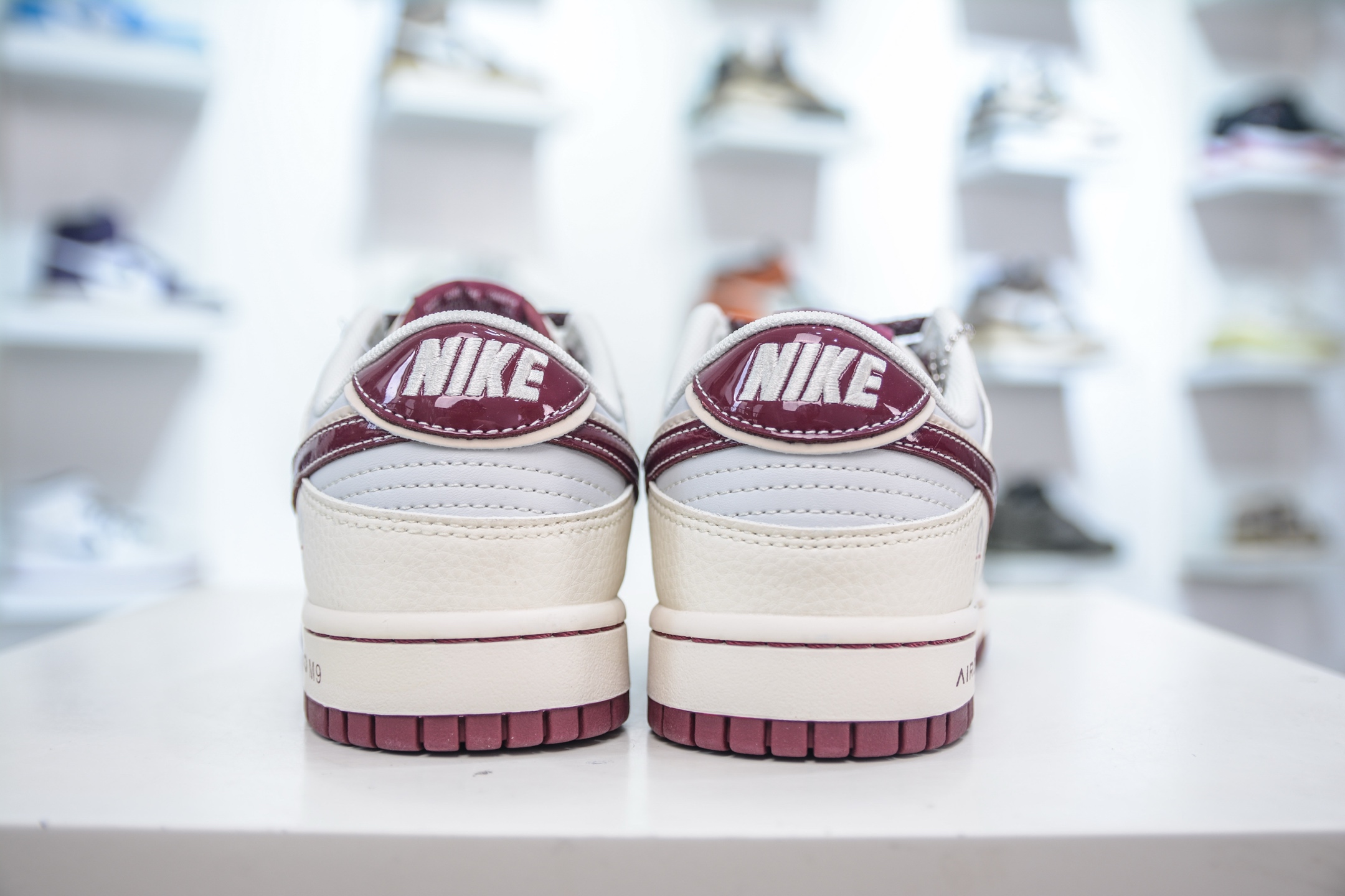 Nike SB Dunk Low 问界M9联名-白红彩勾  FC1688-236