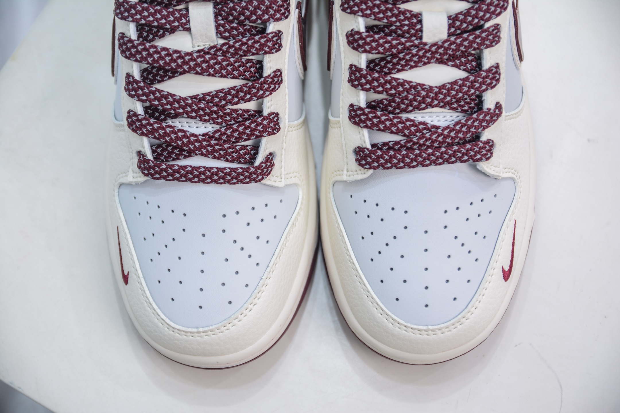 Nike SB Dunk Low 问界M9联名-白红彩勾  FC1688-236