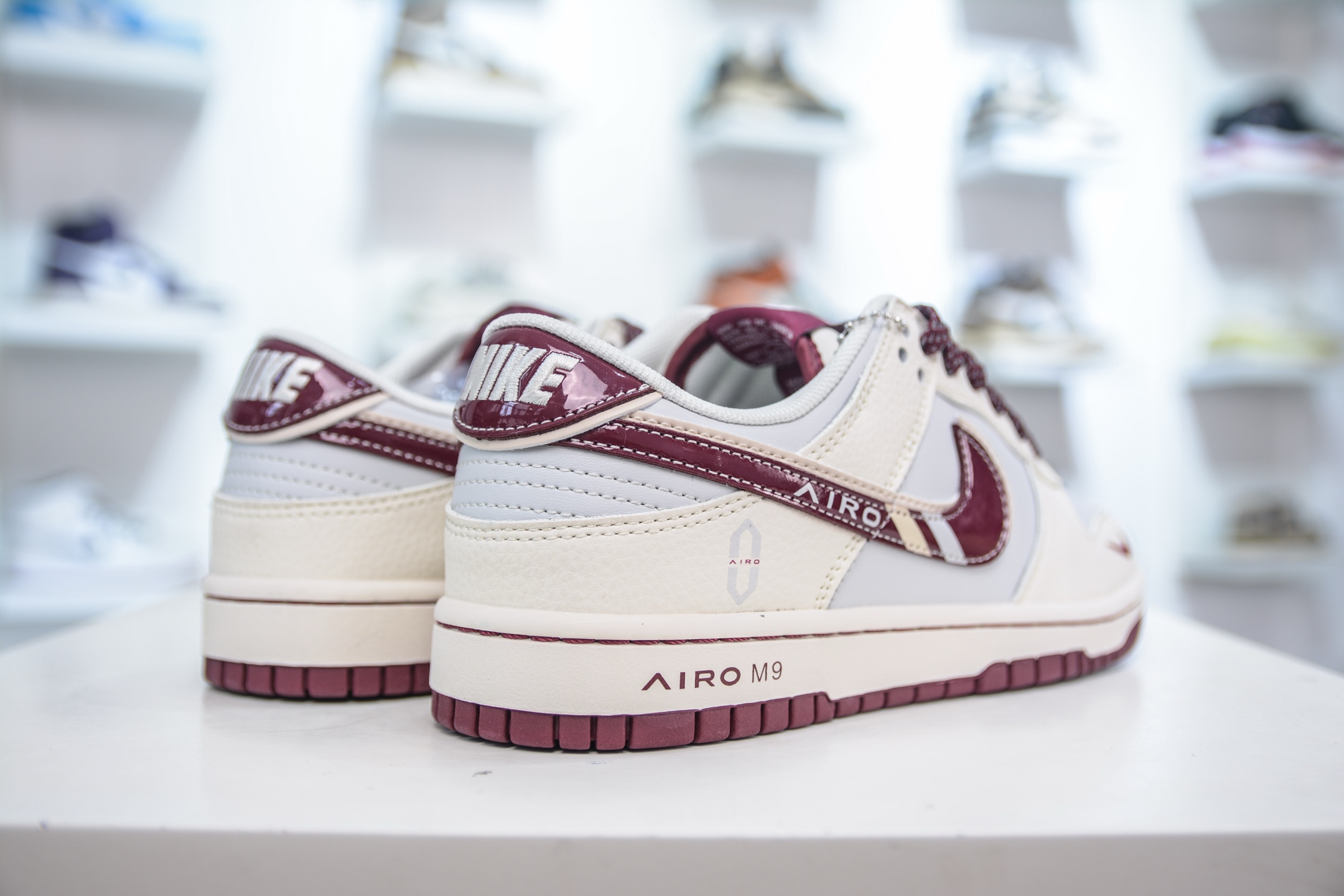 Nike SB Dunk Low 问界M9联名-白红彩勾  FC1688-236