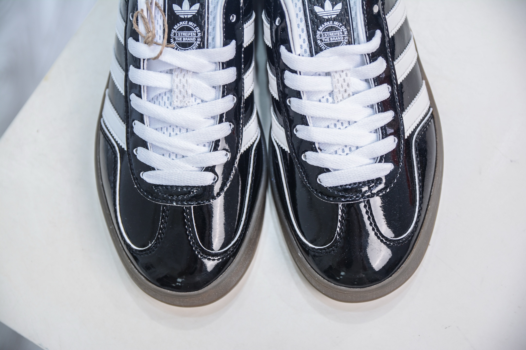 Adidas Gazelle Indoor Trainers - Low-Top Retro Casual Sneakers 9 i1749657158002 9094 0 8