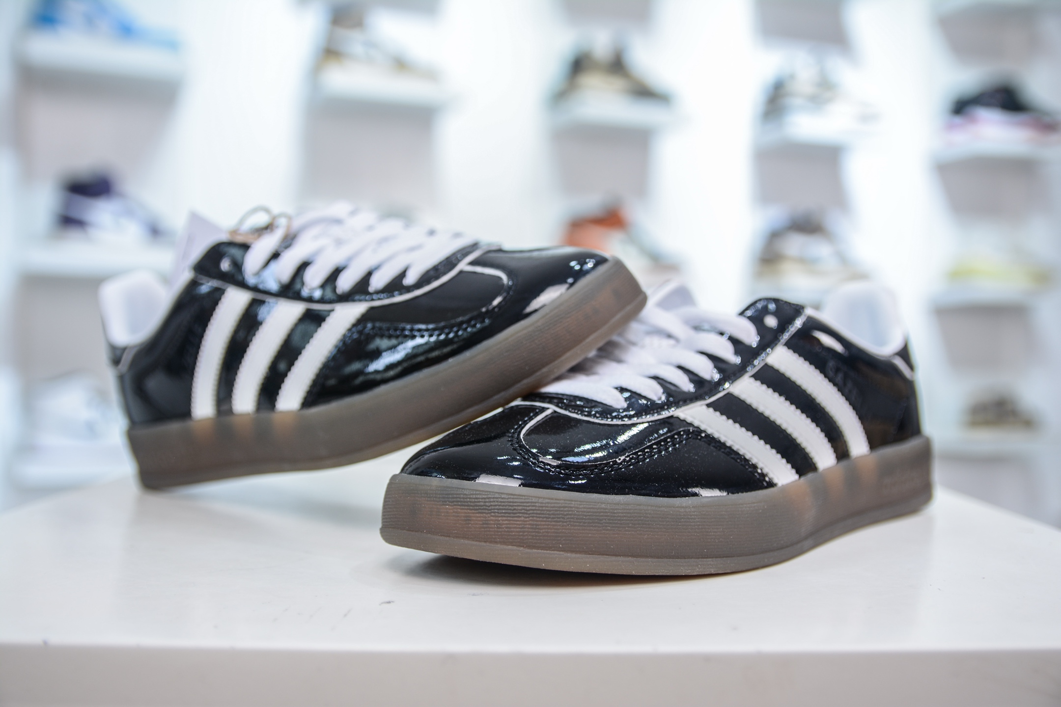 Adidas Gazelle Indoor Trainers - Low-Top Retro Casual Sneakers 4 i1749657158030 9214 0 3