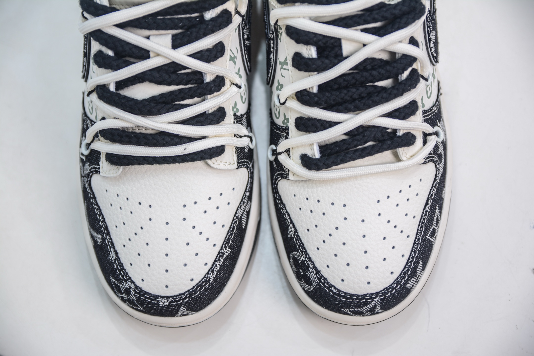 Nike SB Dunk Low x Louis Vuitton White Black Denim Shoes YX5066 9 i1749657771471 5062 0 8