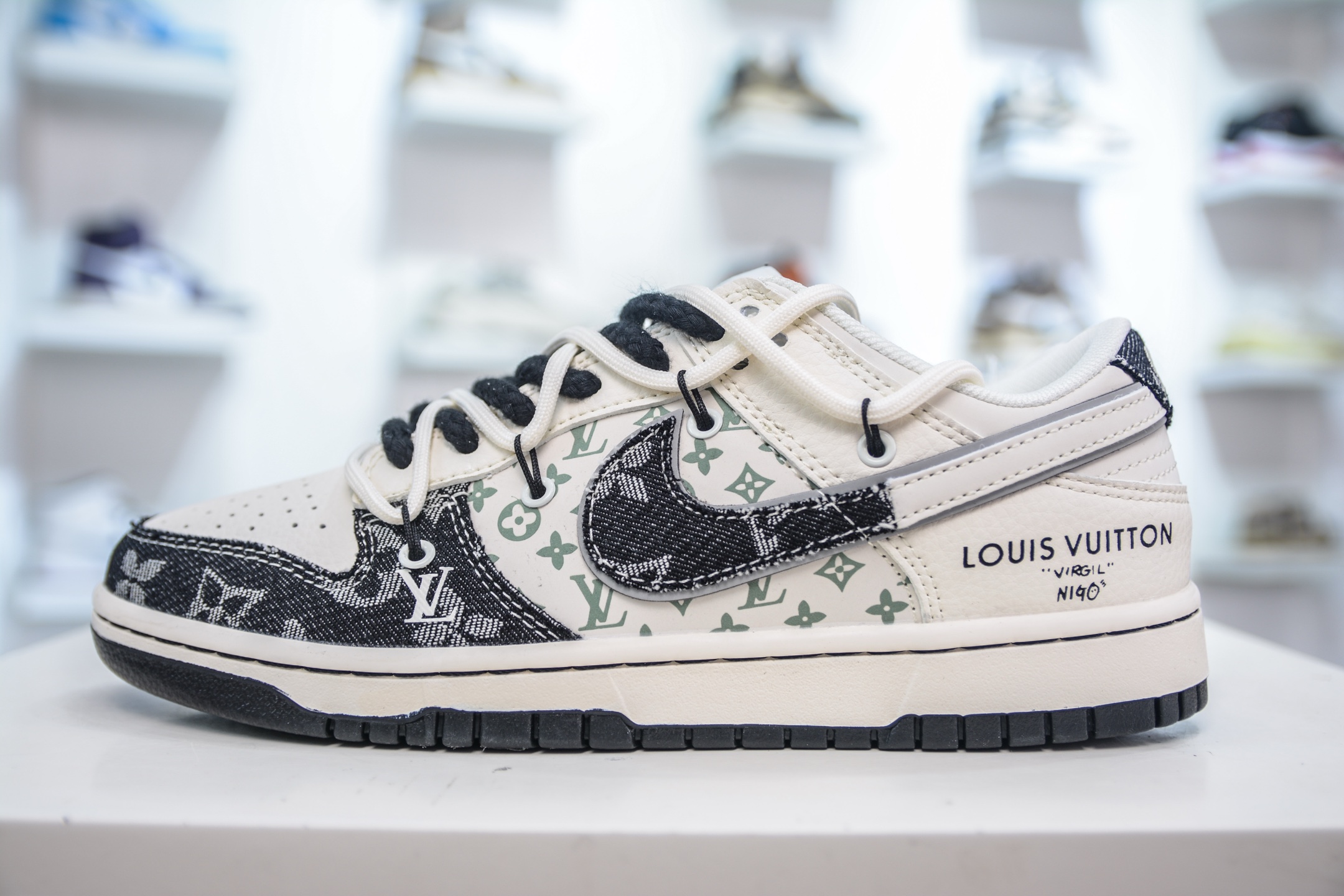 Nike SB Dunk Low x Louis Vuitton White Black Denim Shoes YX5066 1 i1749657772939 7382 0 0