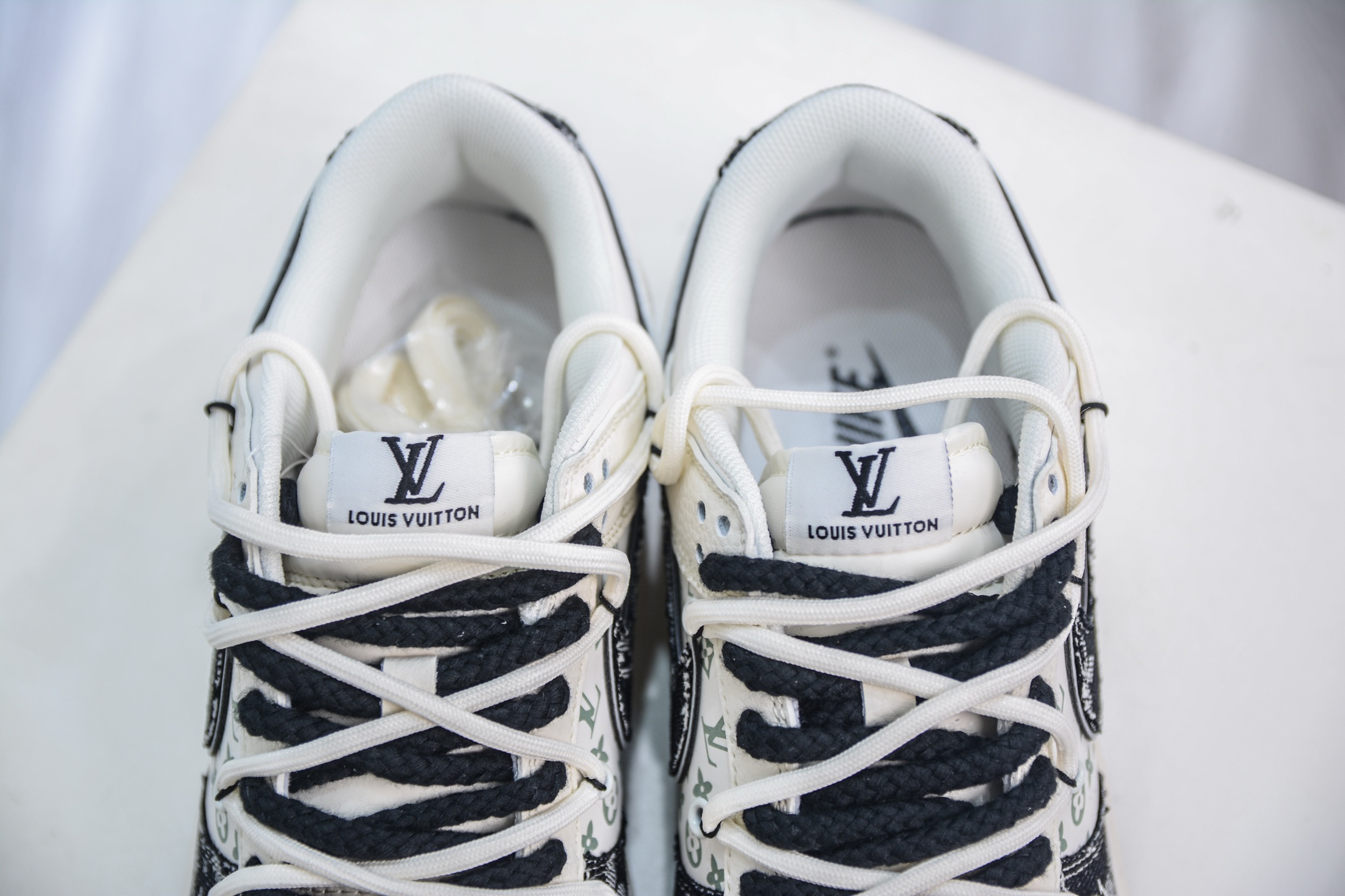 Nike SB Dunk Low x Louis Vuitton White Black Denim Shoes YX5066 8 i1749657772974 6255 0 7