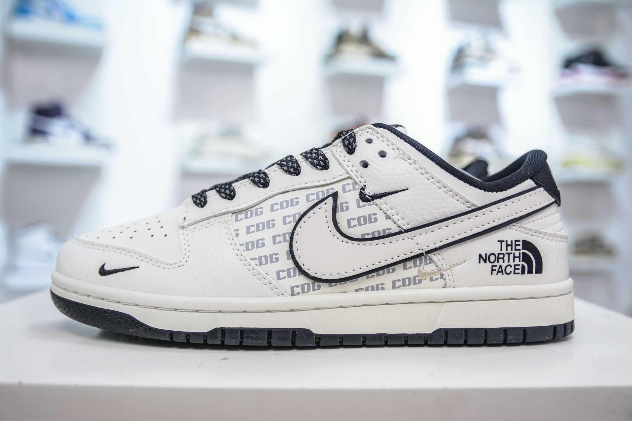 Nike SB Dunk Low x The North Face Collab White Black Sneakers 1 i1749657815215 6111 0 0
