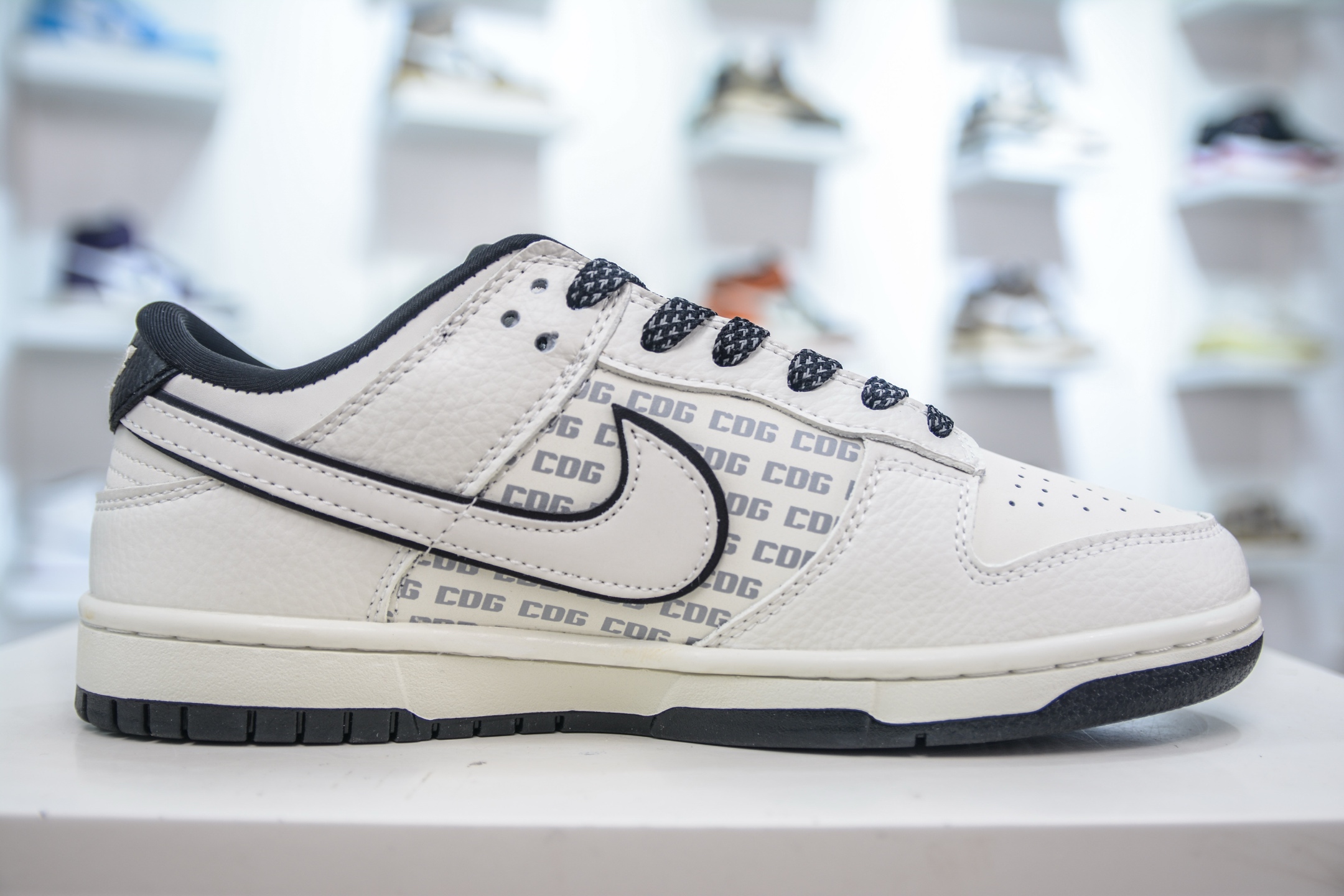 Nike SB Dunk Low x The North Face Collab White Black Sneakers 3 i1749657816378 9272 0 2