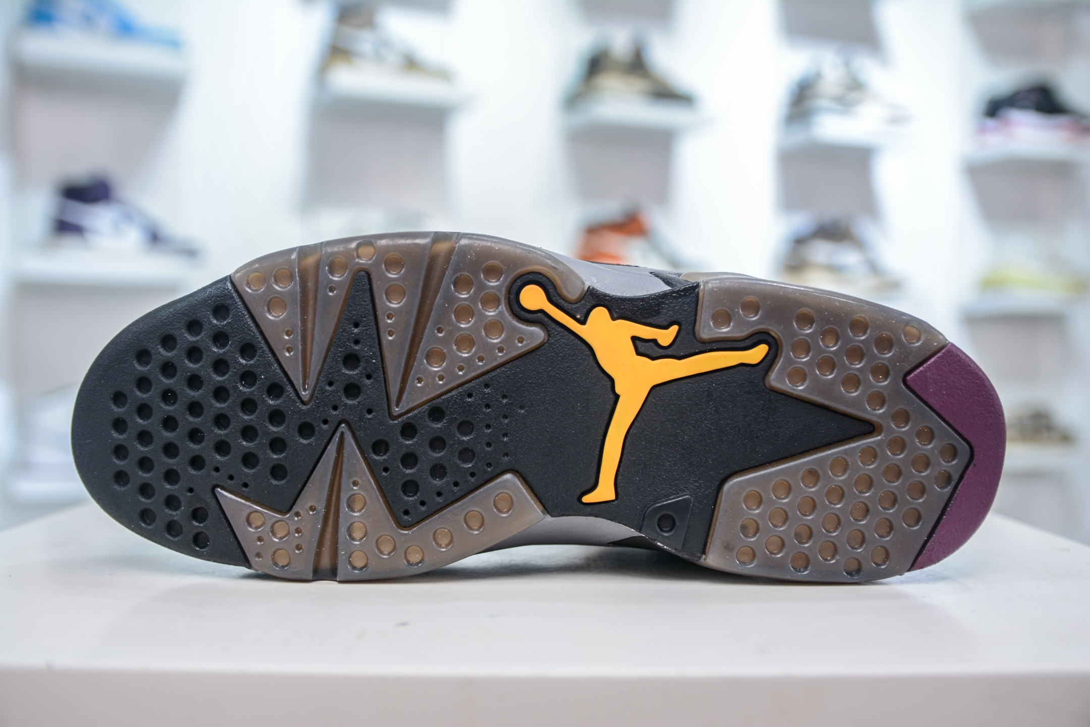 Air Jordan 6 Retro Bordeaux: Premium Leather, Iconic Design, Comfortable Fit 5 i1749657865413 2204 0 4