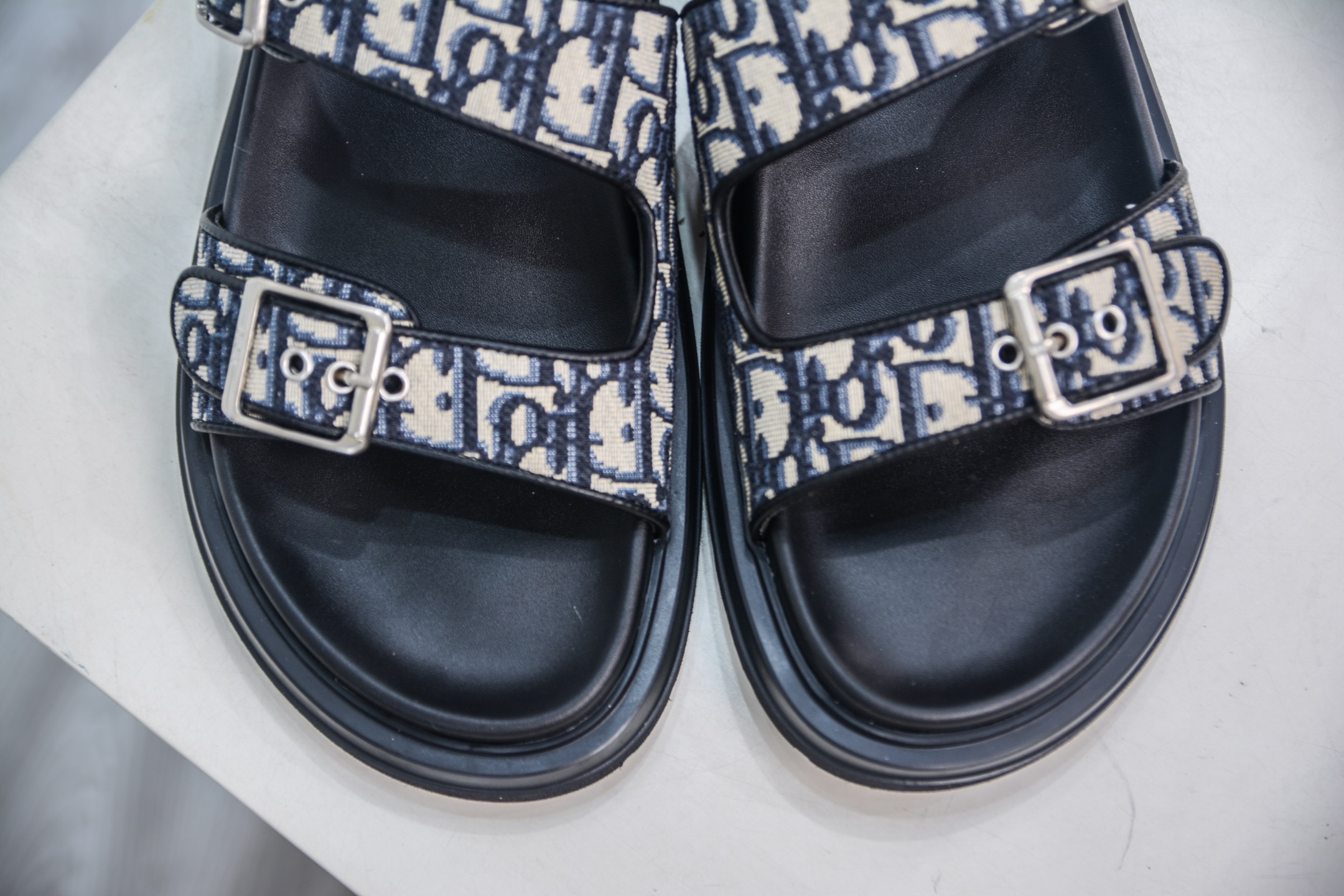 24s新款官网首发 Dior 迪奥 Aqua 圆头平底 牛仔字母印花一字拖鞋-莆田鞋,莆田鞋货源,高仿鞋,高仿鞋货源,安福档口,莆田高仿鞋,莆田鞋批发,高仿鞋批发,莆田高仿运动鞋,高仿运动鞋,莆田运动鞋 24s新款官网首发 Dior 迪奥 Aqua 圆头平底 牛仔字母印花一字拖鞋