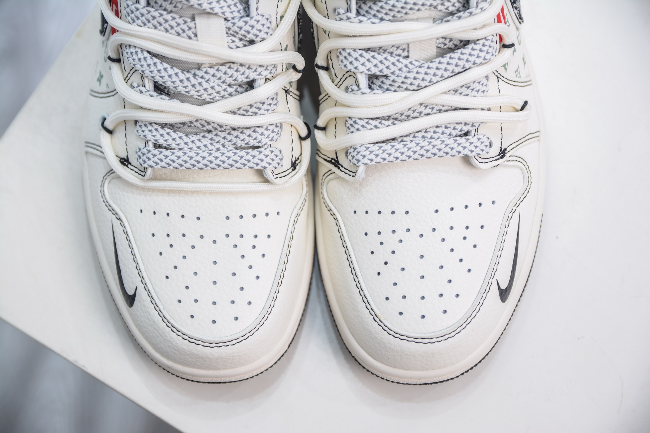 Air Jordan 1 Retro Low x Louis Vuitton White Black Custom Sneakers 10 i1749751910791 8368 0 8