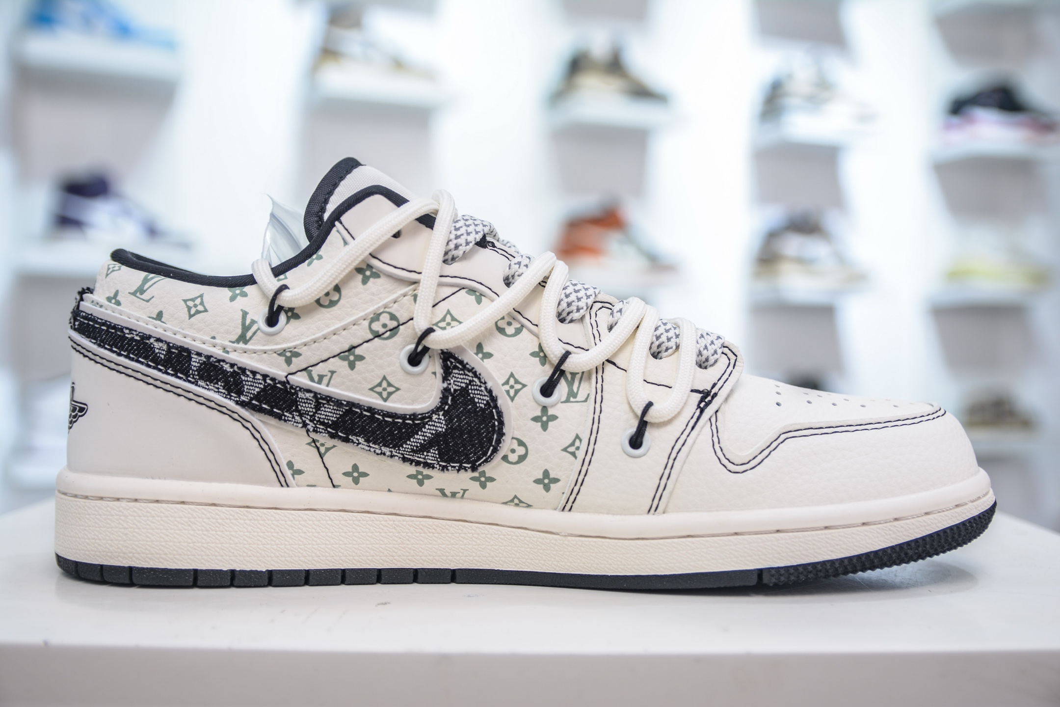 Air Jordan 1 Retro Low x Louis Vuitton White Black Custom Sneakers 4 i1749751911900 9974 0 2